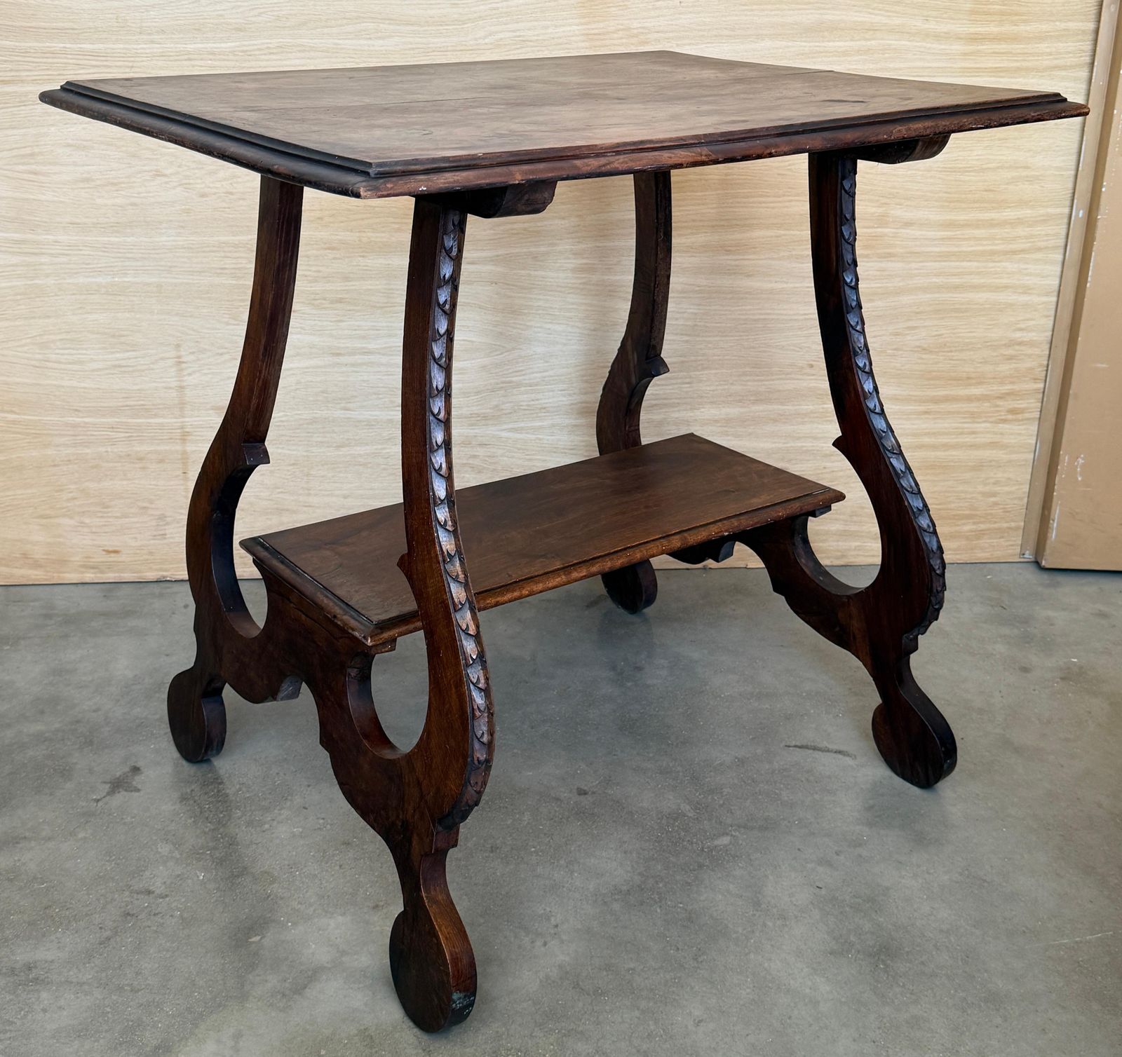 Console d'époque espagnole en bois sculpté, avec tablette basse photo Mobilier