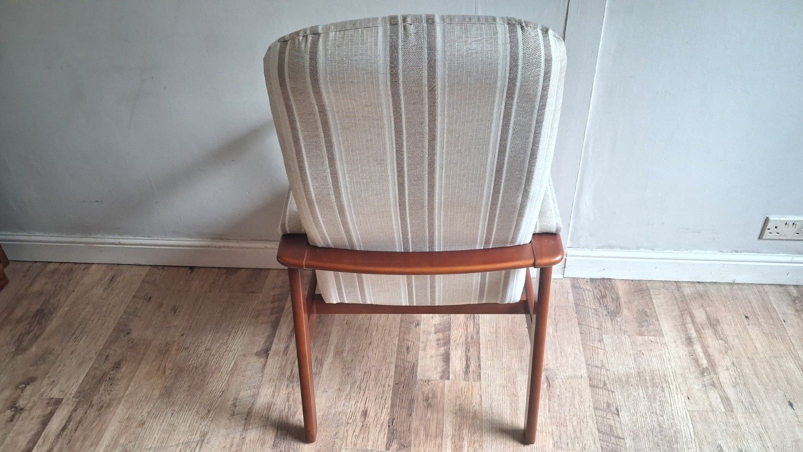 Super Cintique Mid  Century Teak Upholstered Armchair In Great Condition photo vinterior