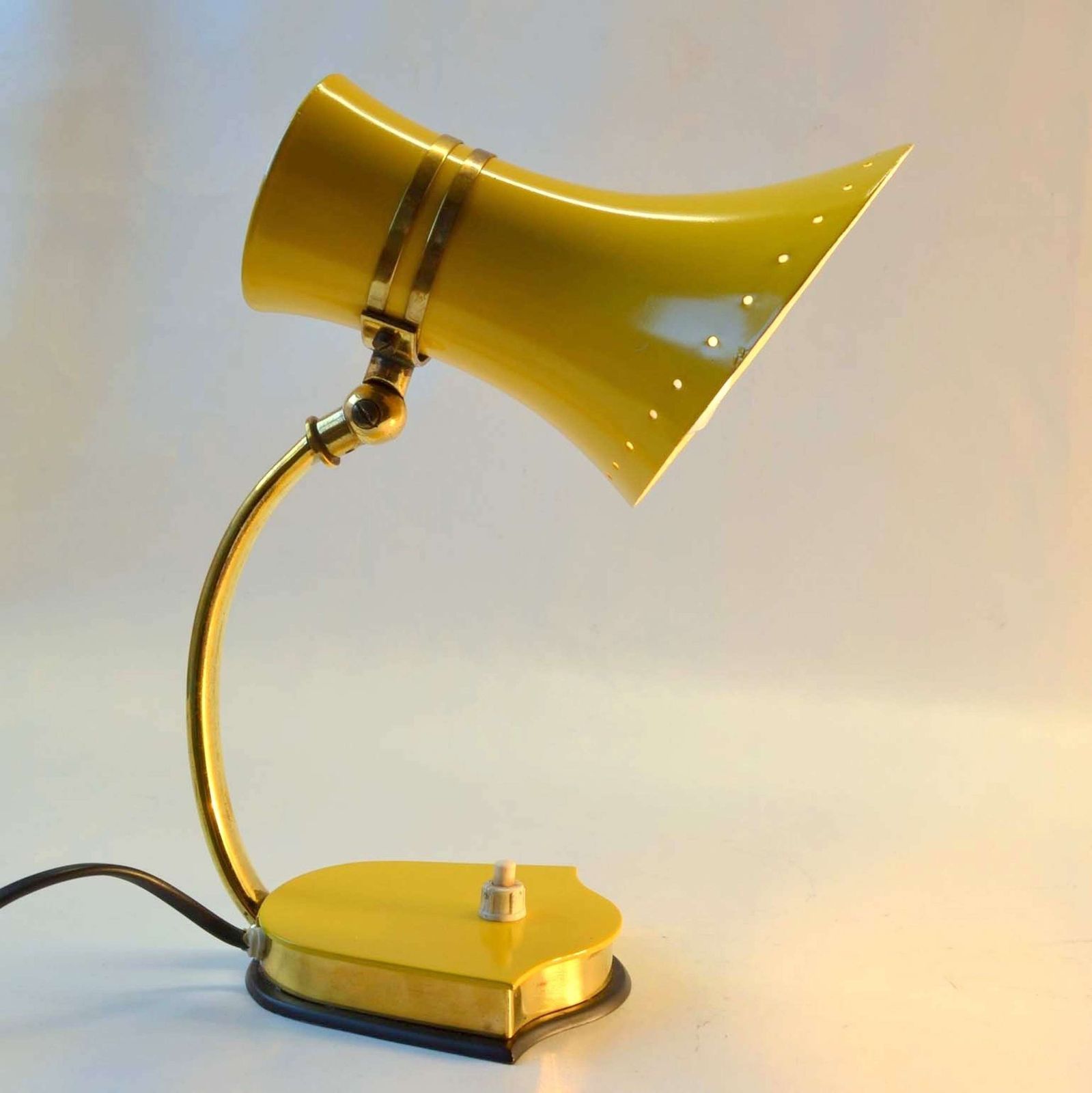 photo vinterior Original Pair Stilnovo Table Lamps 1960s Italian Red & Yellow & Brass