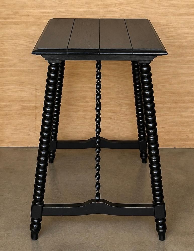 photo furniture Table d'appoint baroque espagnole ébonisée, pieds tournés, XIXe siècle