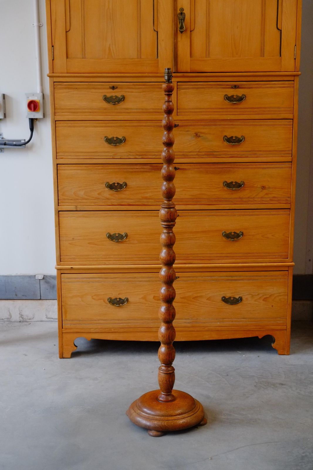 Stunning English Early 20th Century Bobbin Turned Oak Floor Standing Lamp photo furniture