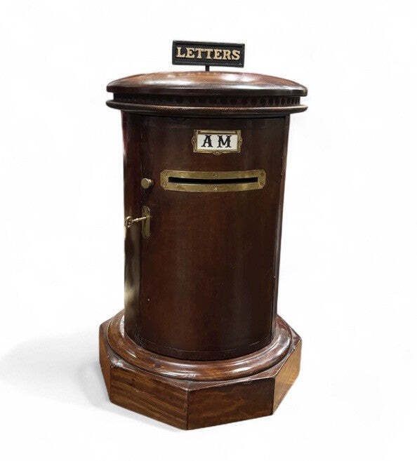 photo vinterior Country House / Hotel Guest Letter Box, Large In Size. Brass Decoration