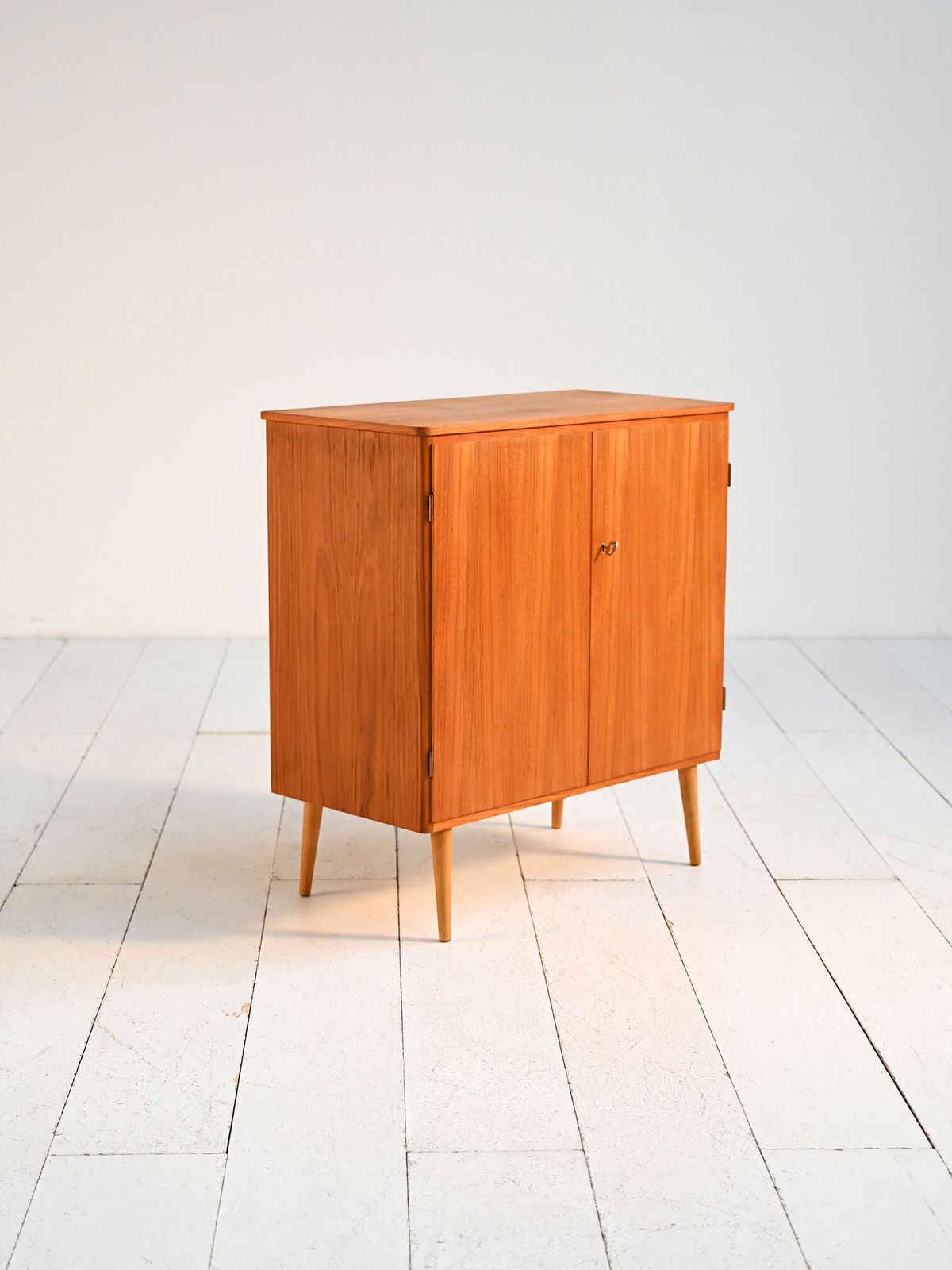 Mid-Century Noord-Europees teakhouten kabinet, jaren 1950–1960 photo 780.0