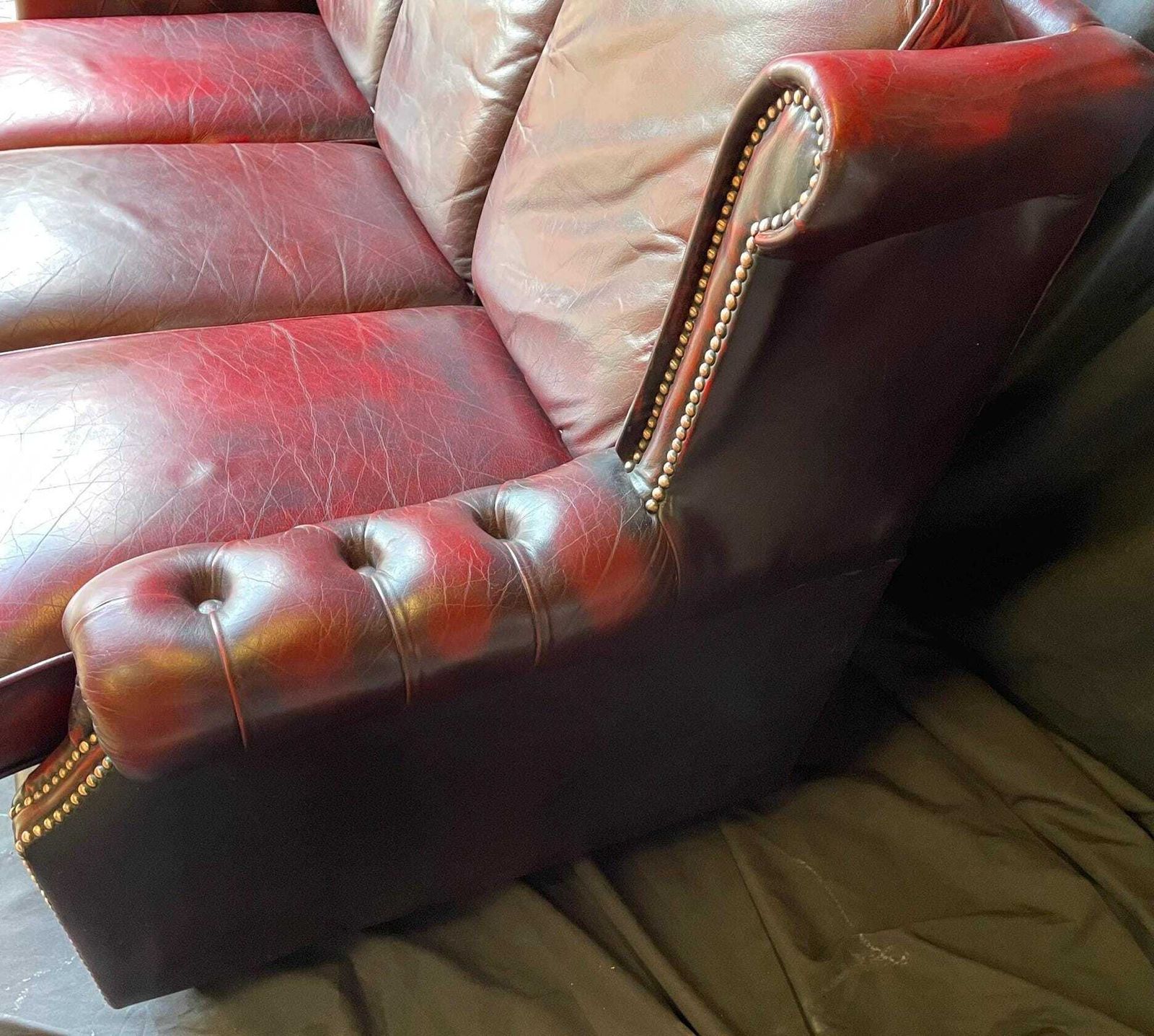 photo vintage Vintage Oxblood Leather Sofa | Chesterfield Style Three Seater | Traditional Club Sofa