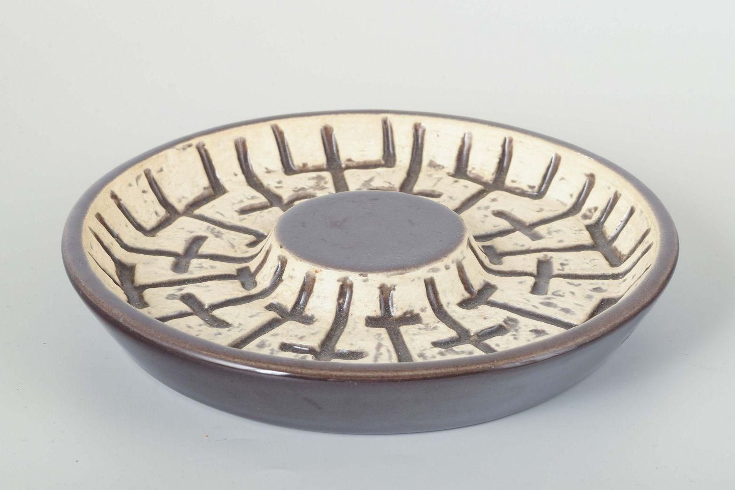 Bol en grès Mari Simmulson, Upsala-Ekeby, motif en relief brun, années 1960 photo furniture