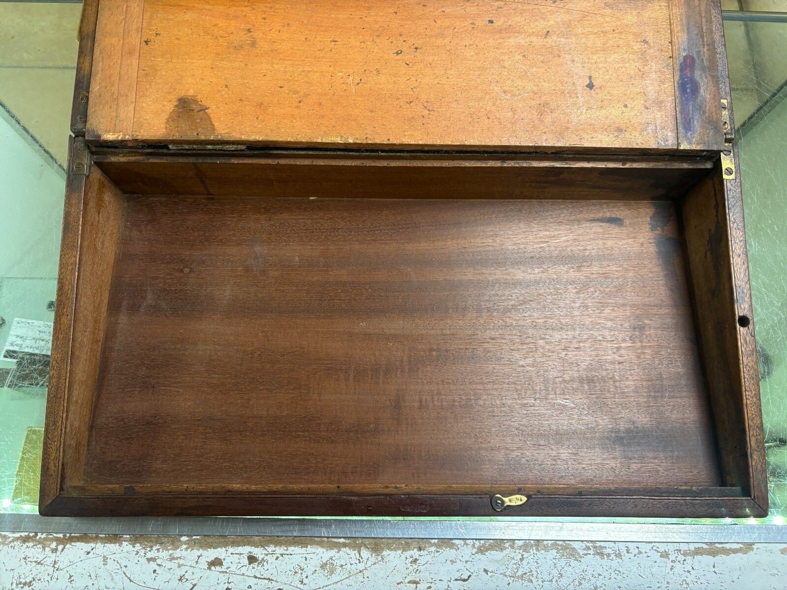 photo vintage Antique Late 19th Century Mahogany Writing Slope With Drawer & Brass Handles