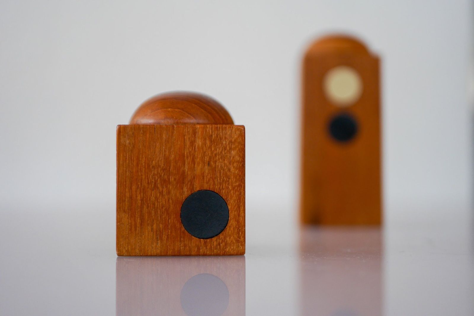photo for sale Ensemble salière et poivrière en teck mid-century modern danois, lot de 2