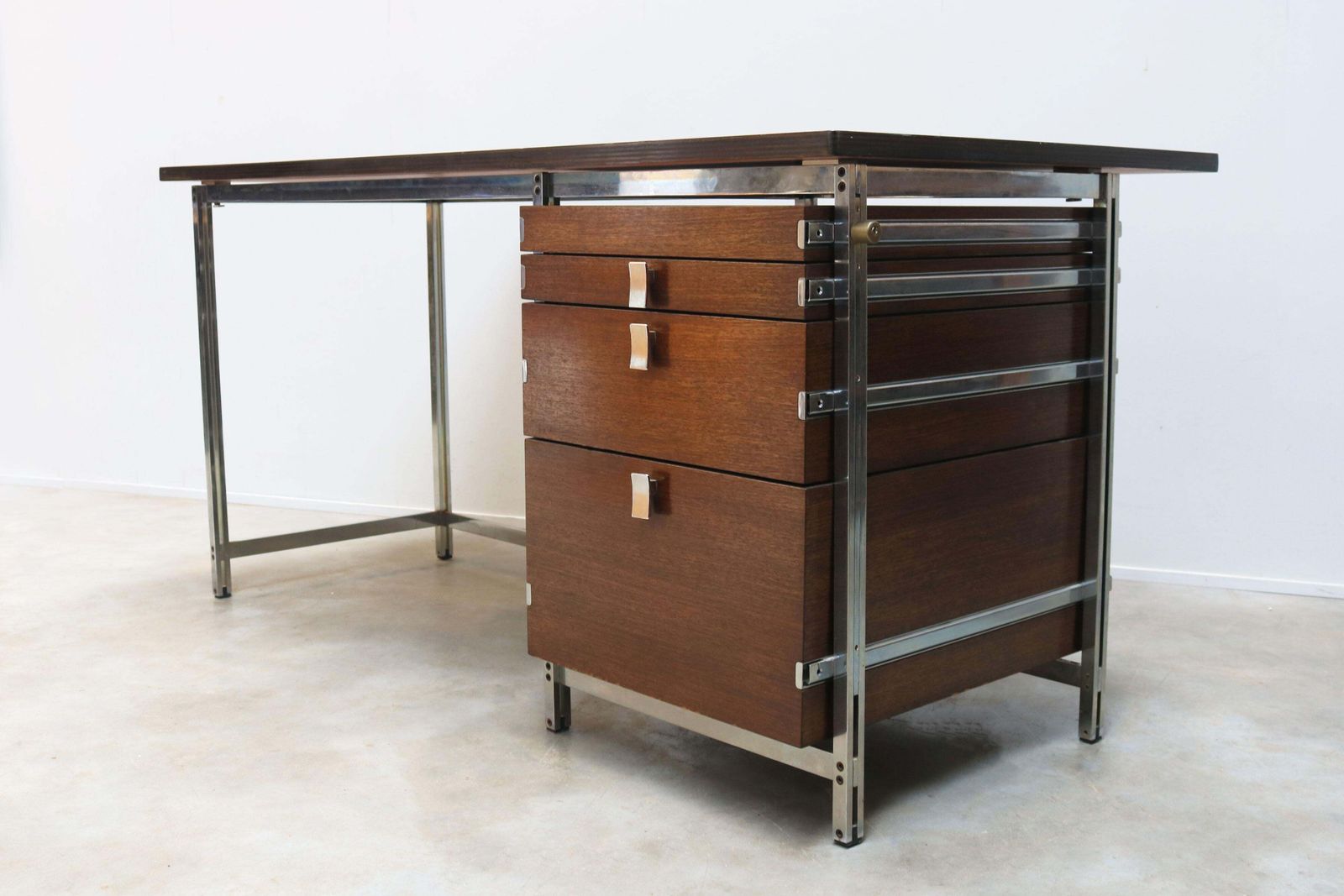 Bureau en bois de mutenyé par Jules Wabbes pour Mobilier Universel, 1960 photo vintage
