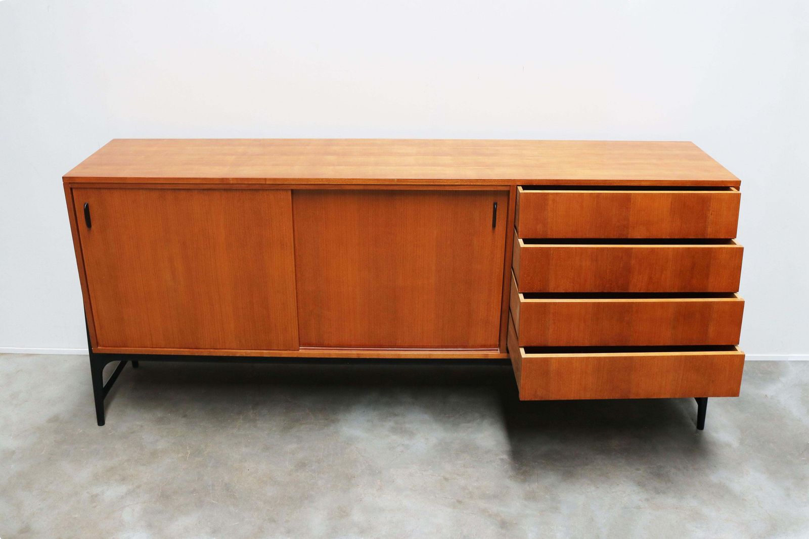 Zeldzaam mid-century design – Alfred Hendrickx, model 3030, dressoir, België, 1959 photo buy
