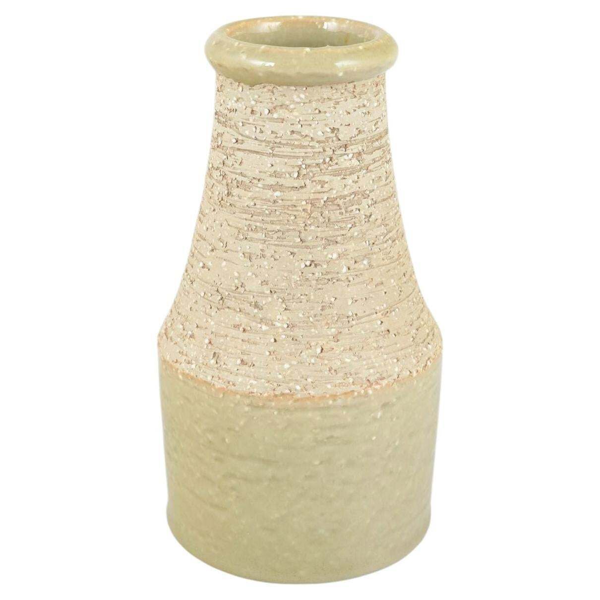 Vase en grès Hertha Bengtson pour Rörstrand, surfaces émaillées et non émaillées.