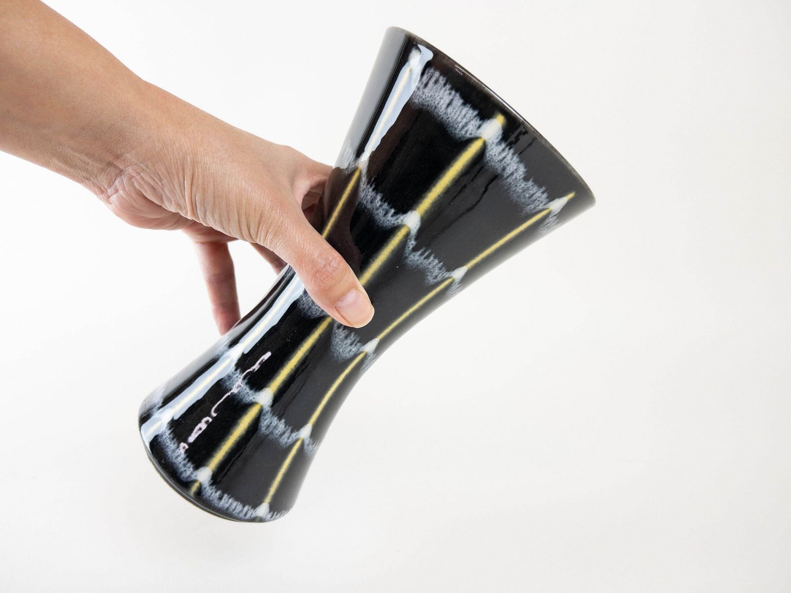 Vase Dümler & Breiden en céramique West German mid-century, décor noir, blanc et jaune photo furniture
