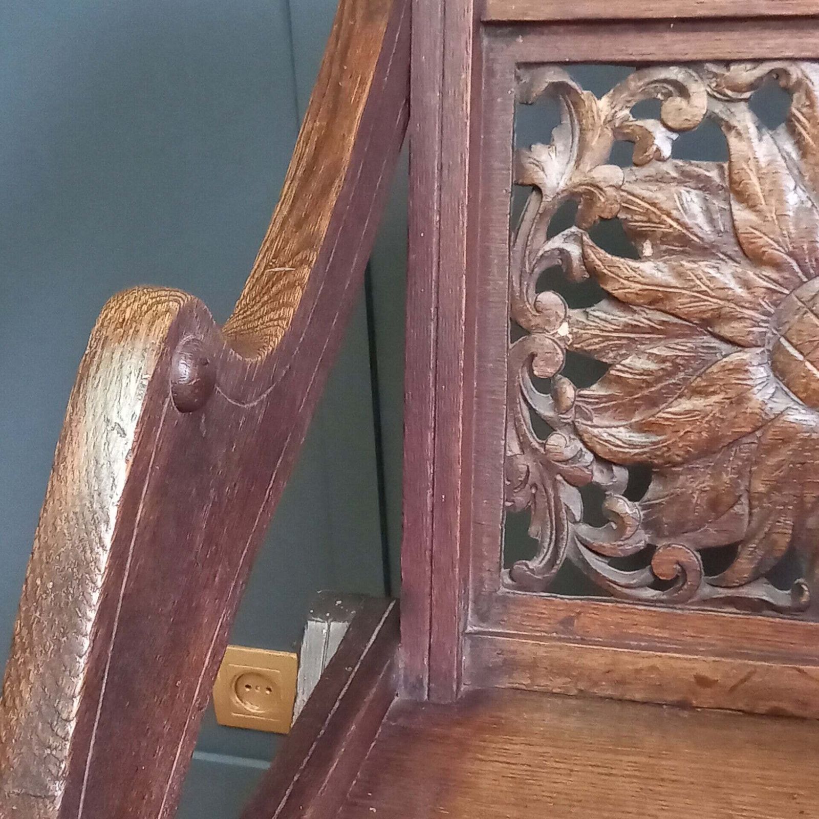 photo buy Antique Glastonbury Priest's Chair