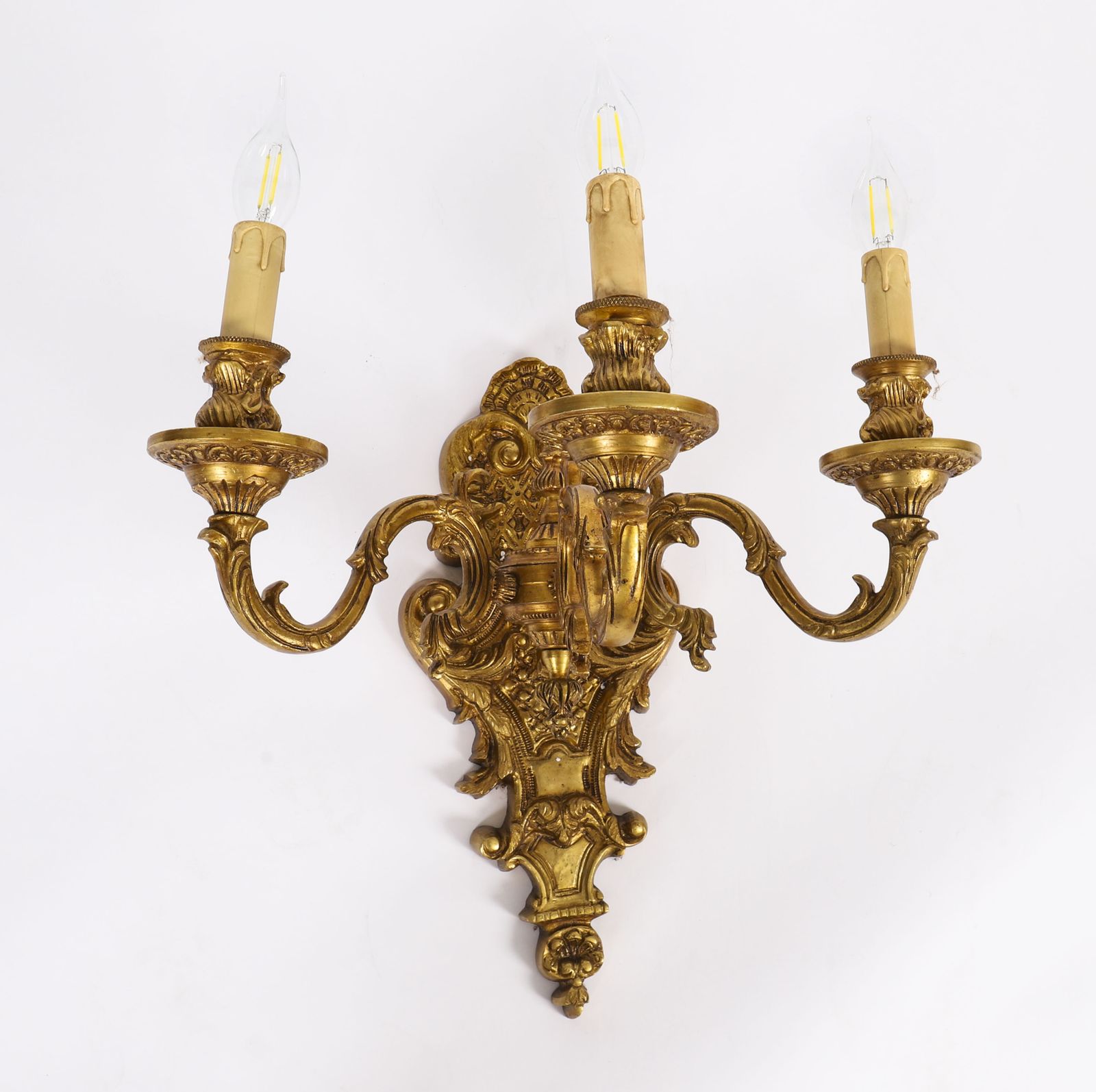 photo furniture Antique Set Of 8  French Gilt Bronze Ormolu Wall Lights Appliques Circa 1900