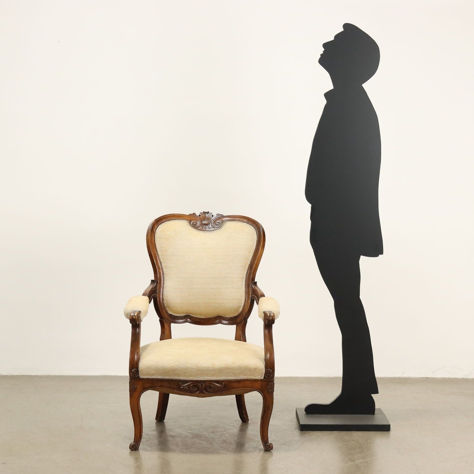 Poltrona In Noce photo furniture