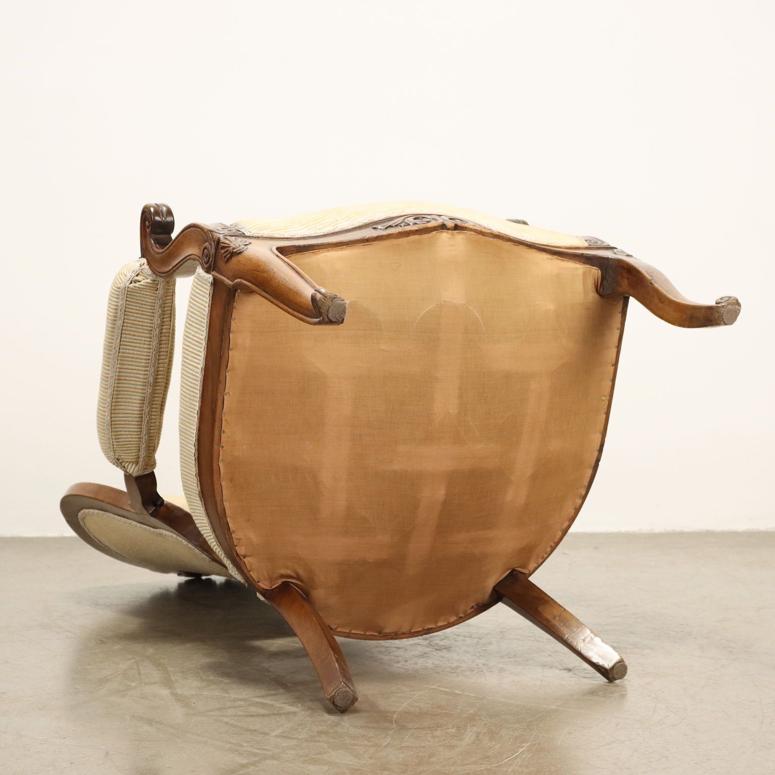 photo furniture Poltrona In Noce