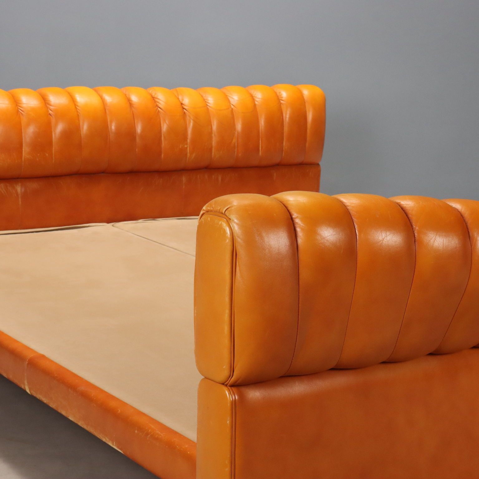 Letto Luigi Massoni Per Poltrona Frau photo Furniture