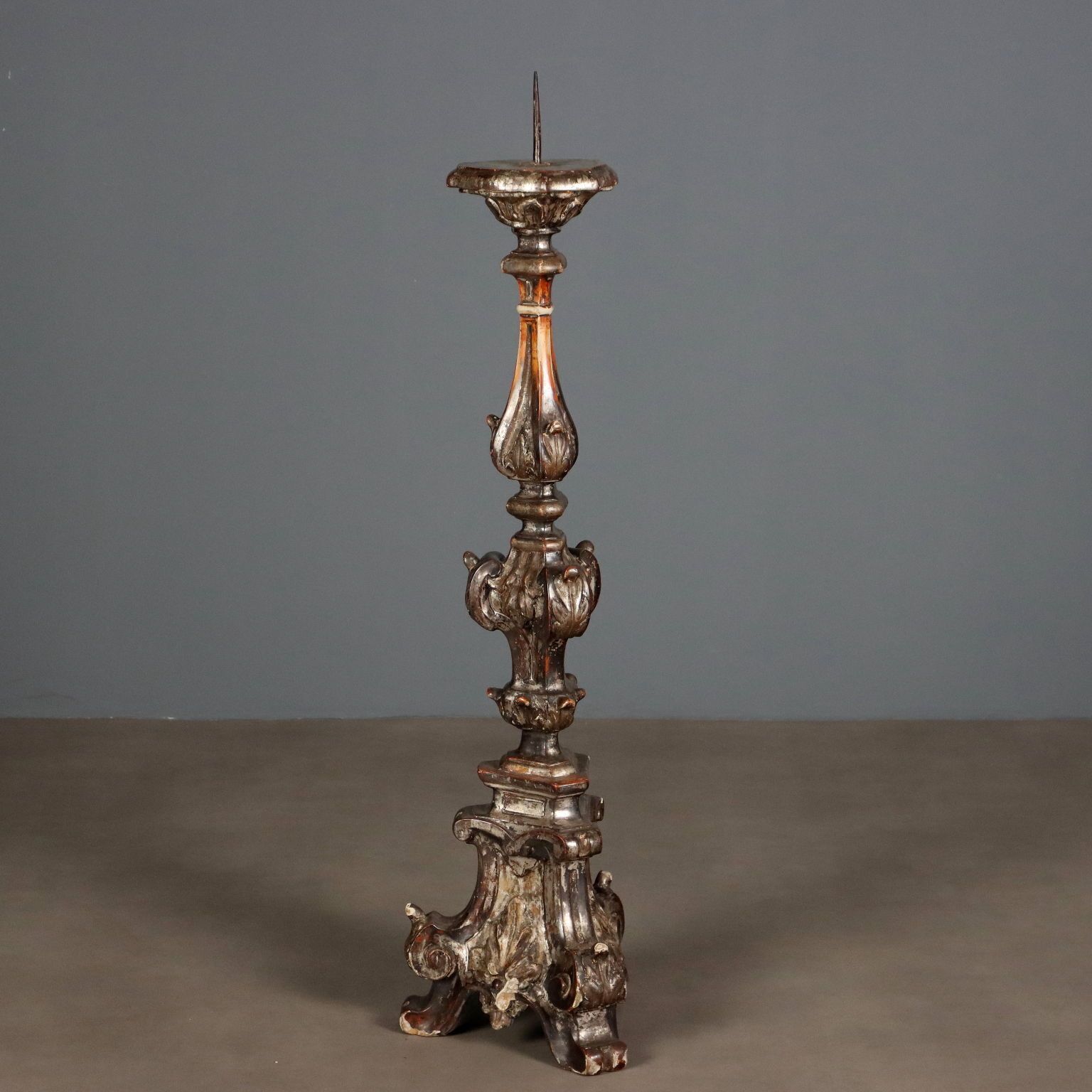 Candélabre d'époque en bois sculpté, Italie, XIXe siècle