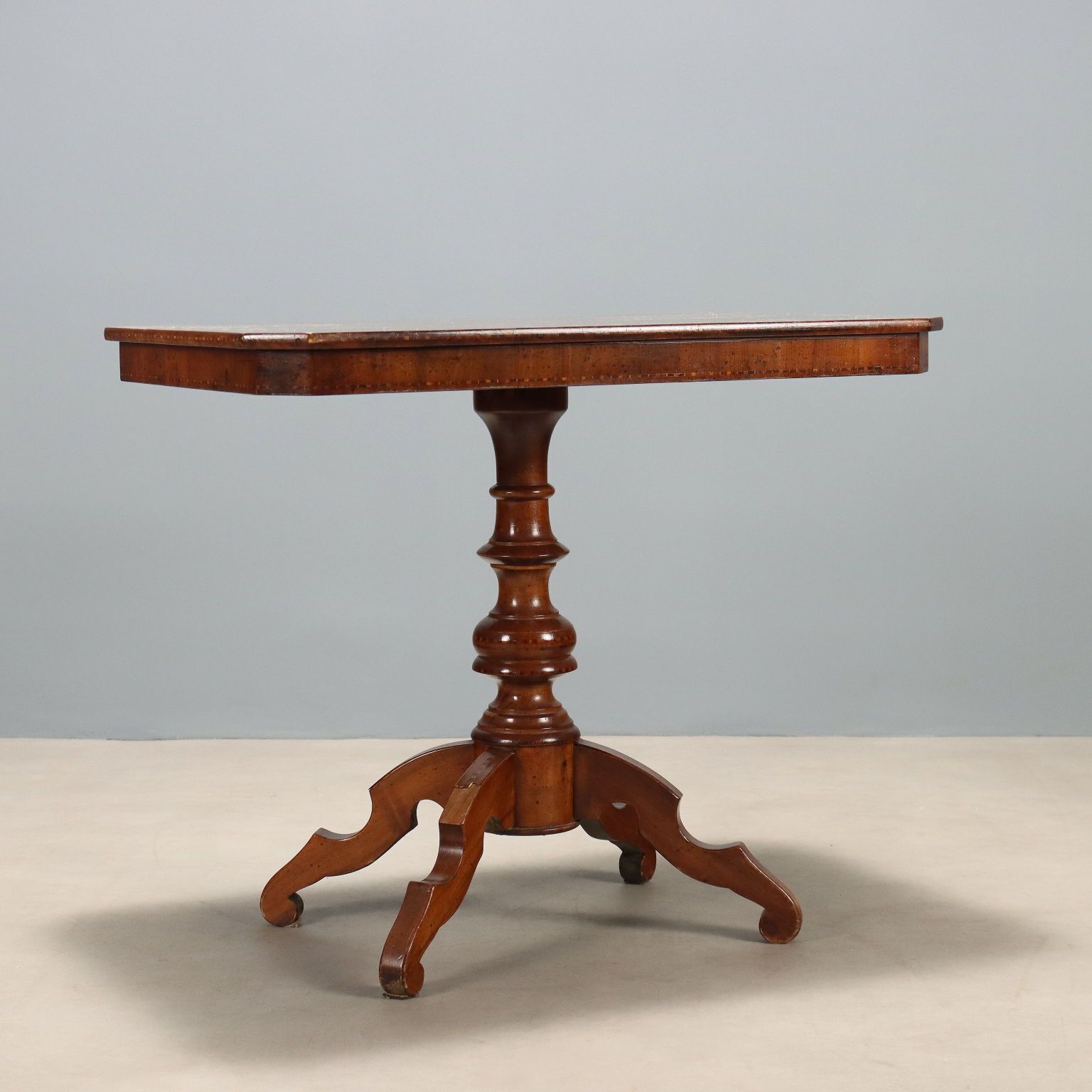 Mobilier Table basse en noyer photo