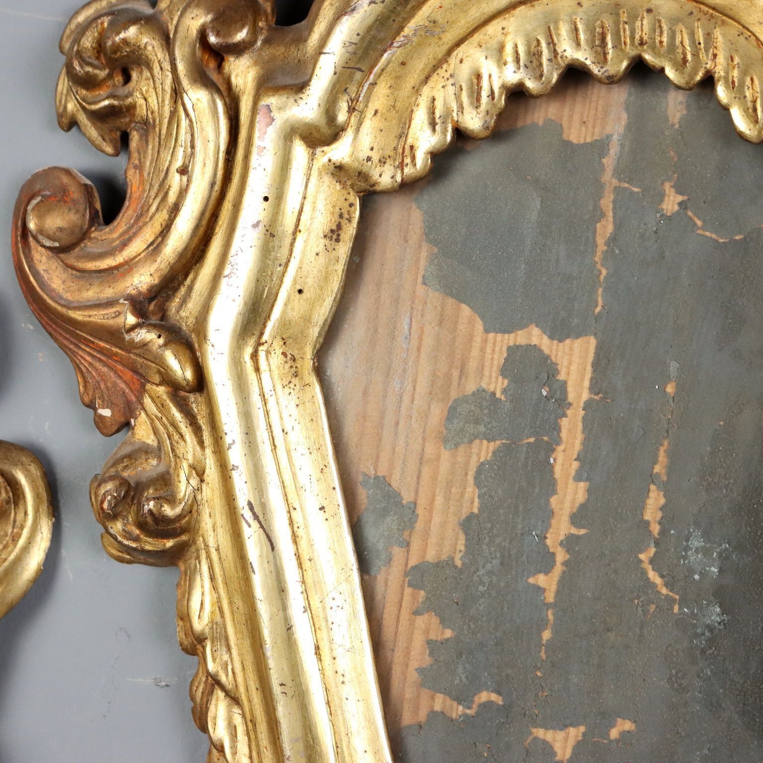 Décoration Petits miroirs d'époque en bois doré et fer, Italie, XVIIIe siècle photo