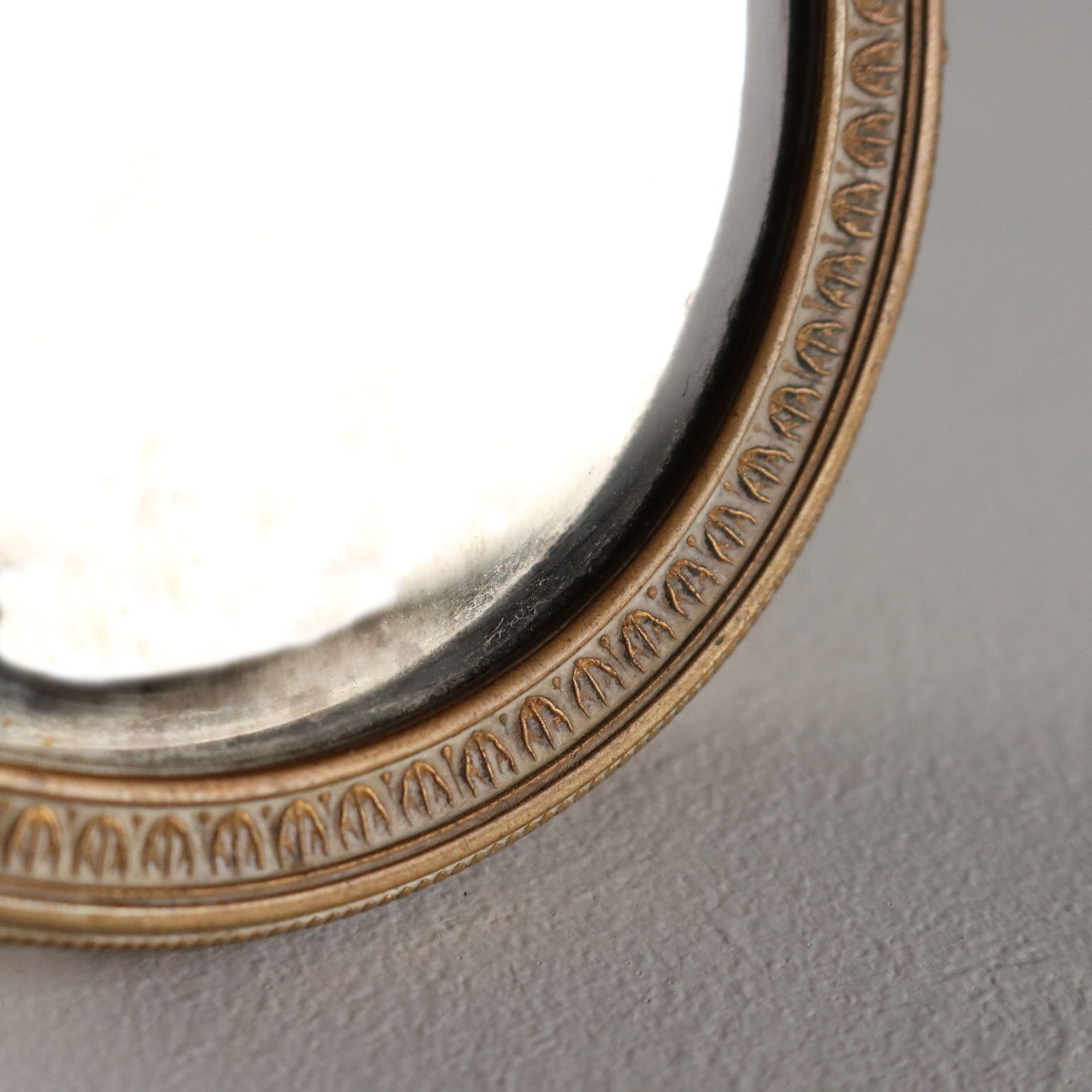 Kleine antieke vergulde bronzen lijsten met glas, Italië, 19e-20e eeuw photo vinterior