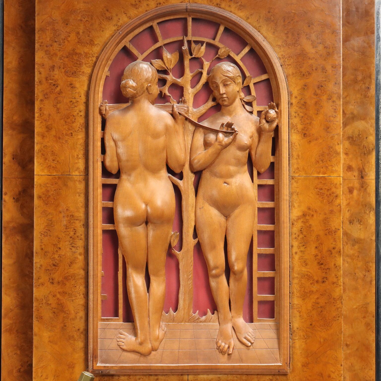 Art Deco kast wortelfineer esdoorn XX eeuw photo Meubels