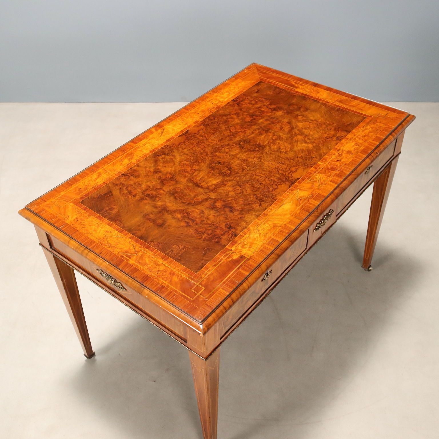 photo furniture Antique Writing Desk Walnut Bois De Rose United Kingdom XIX Century