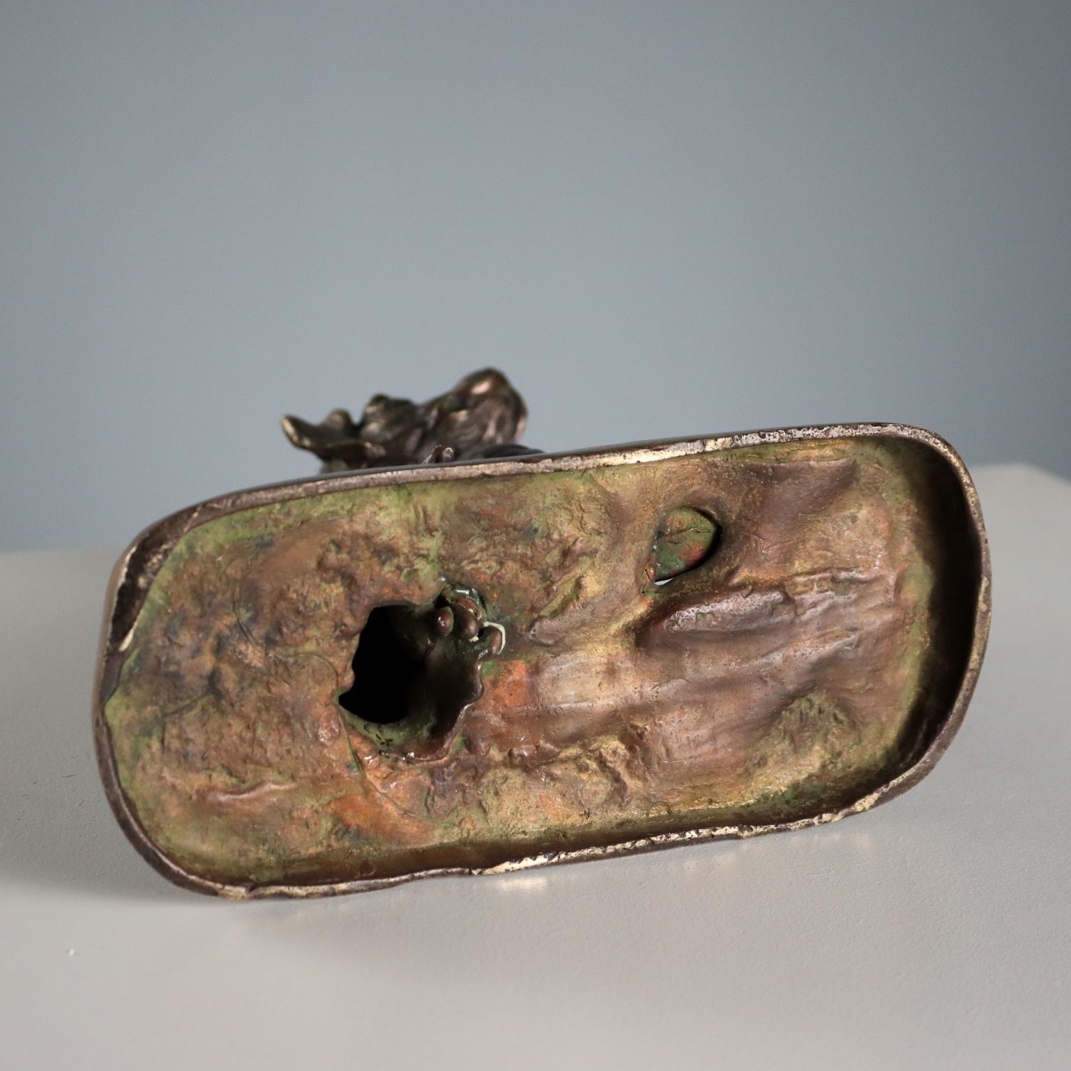 photo furniture Antiek bronzen beeldje van een hond, Italië, begin 20e eeuw