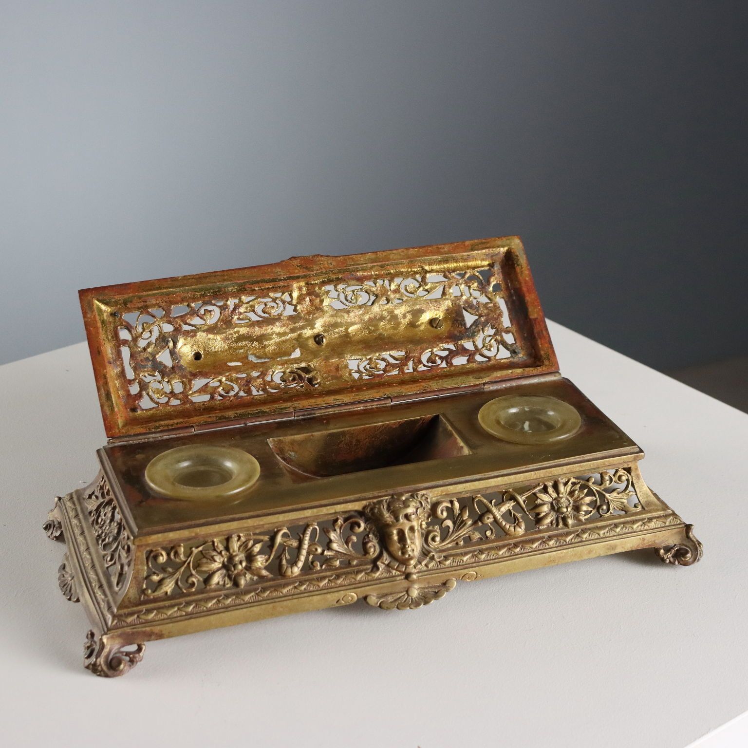 photo furniture Antiek inktpot Gesneden Verguld Brons Europa 19e 20e Eeuw