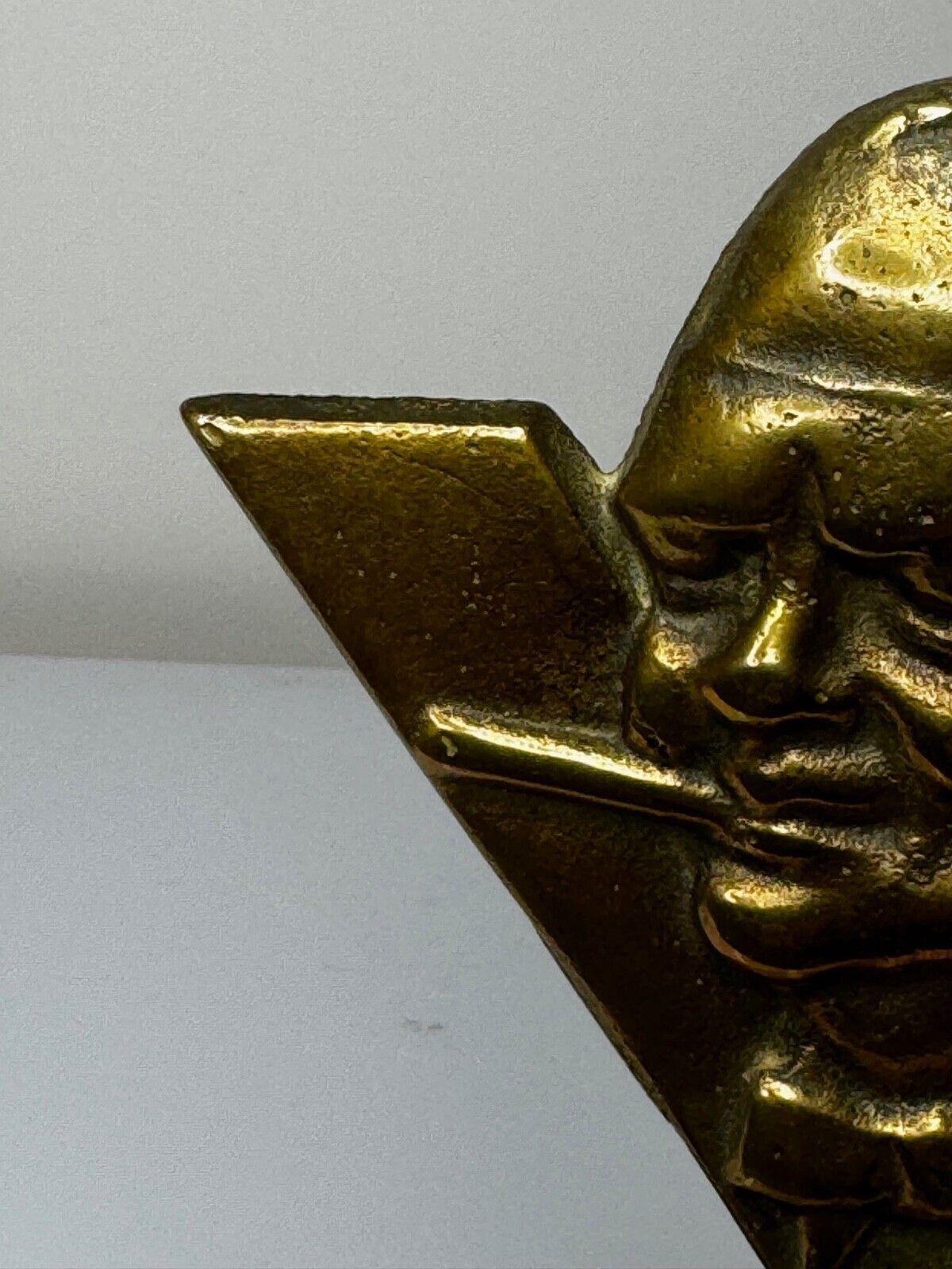 photo for sale Historisch WW2 klein Winston Churchill V for Victory bronzen automascotsculptuur