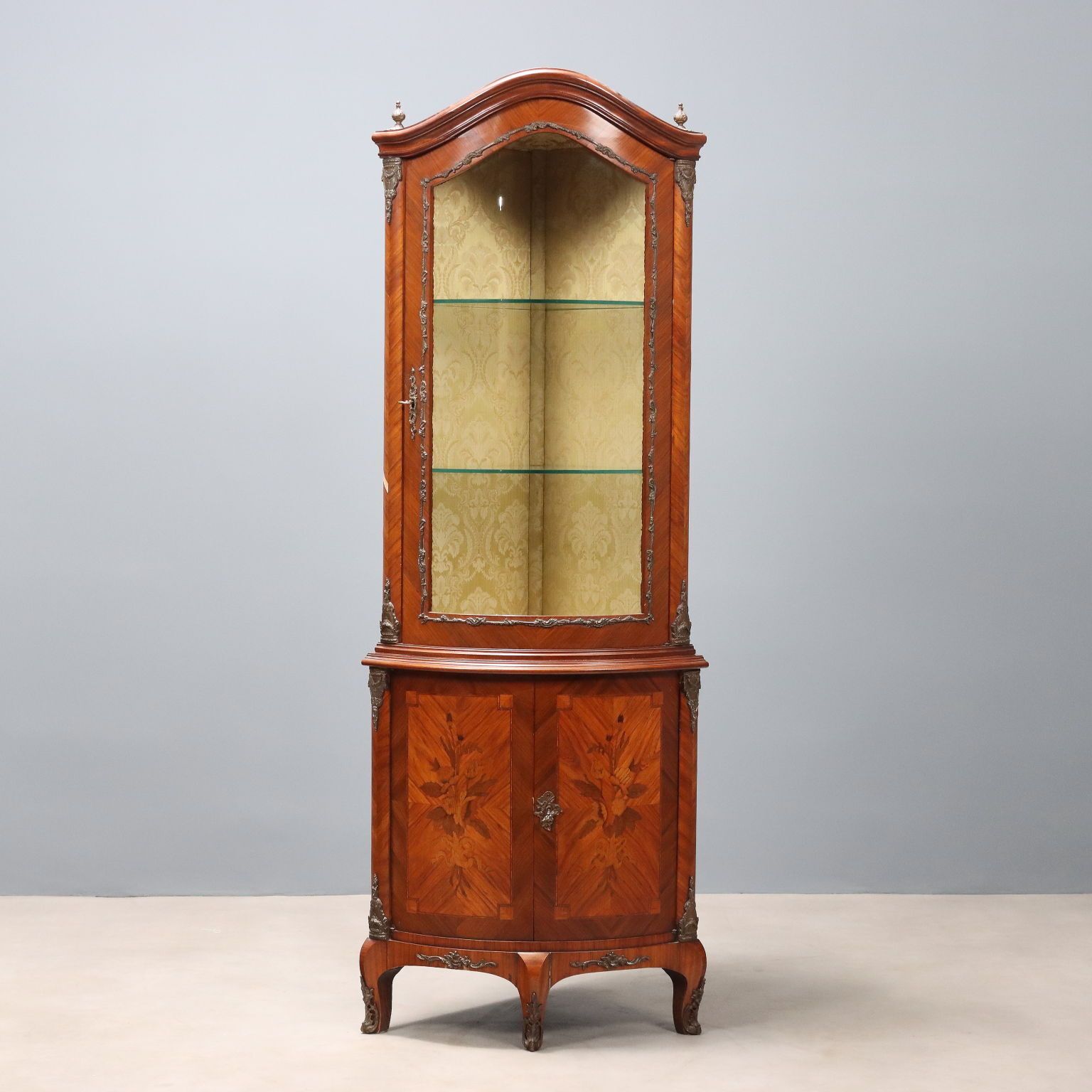 Encoignure d'époque Napoléon III en bois de rose, Italie, XIXe siècle