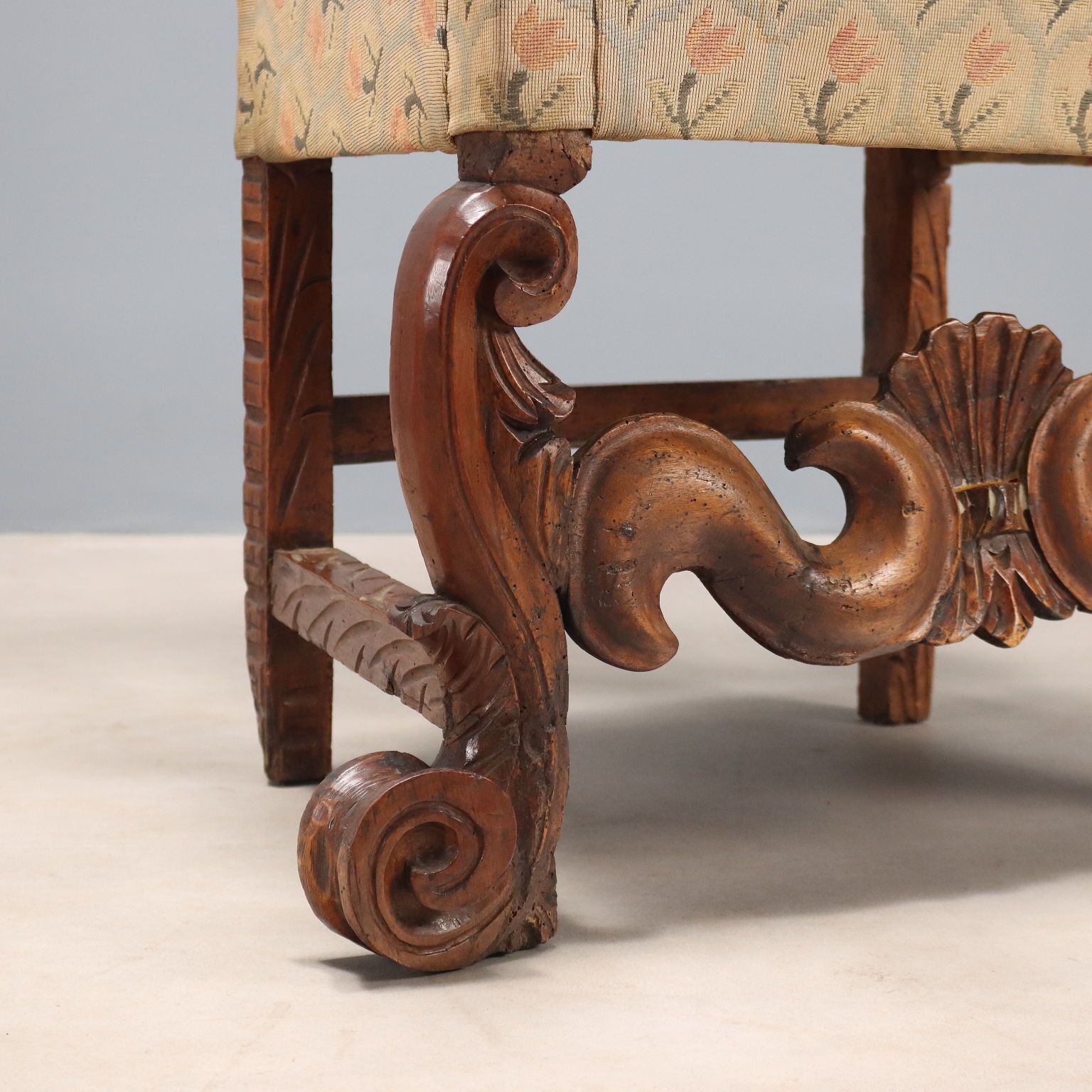 photo furniture Antique Baroque Armchairs Walnut Fabric Italy XVII Century