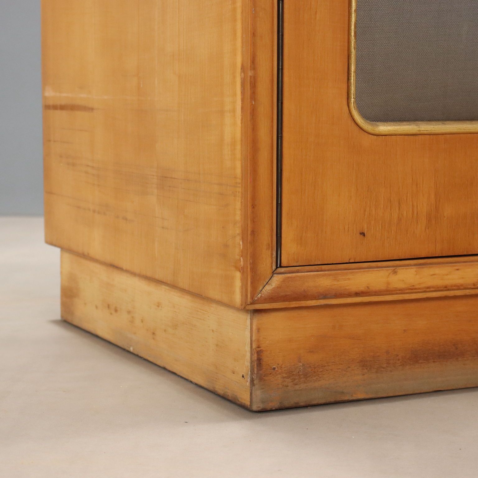 600.0 Vintage Wardrobe Maple Veneer Design Italy 1950s photo
