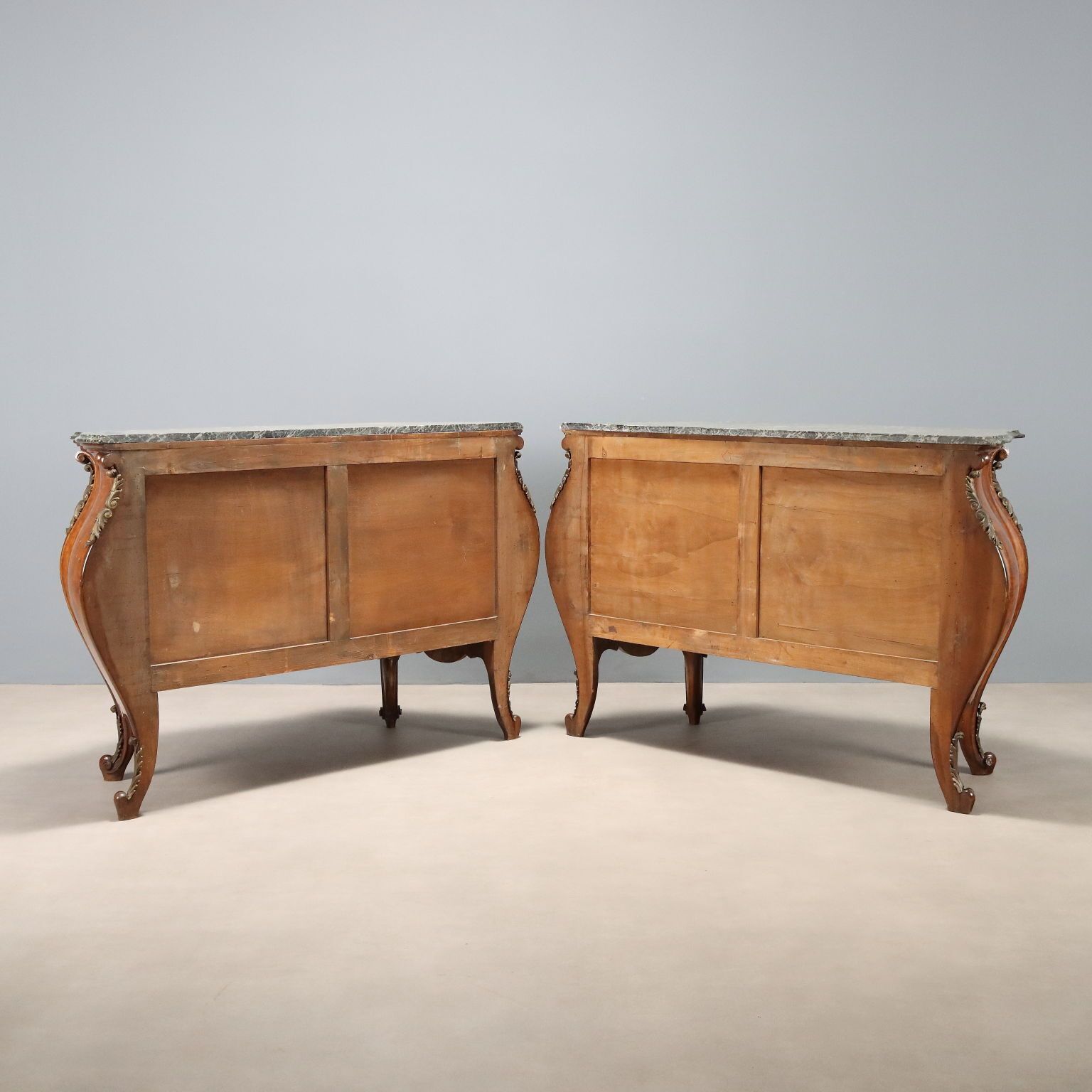 1990.0 Commodes de style baroque en noyer, XIXe siècle photo