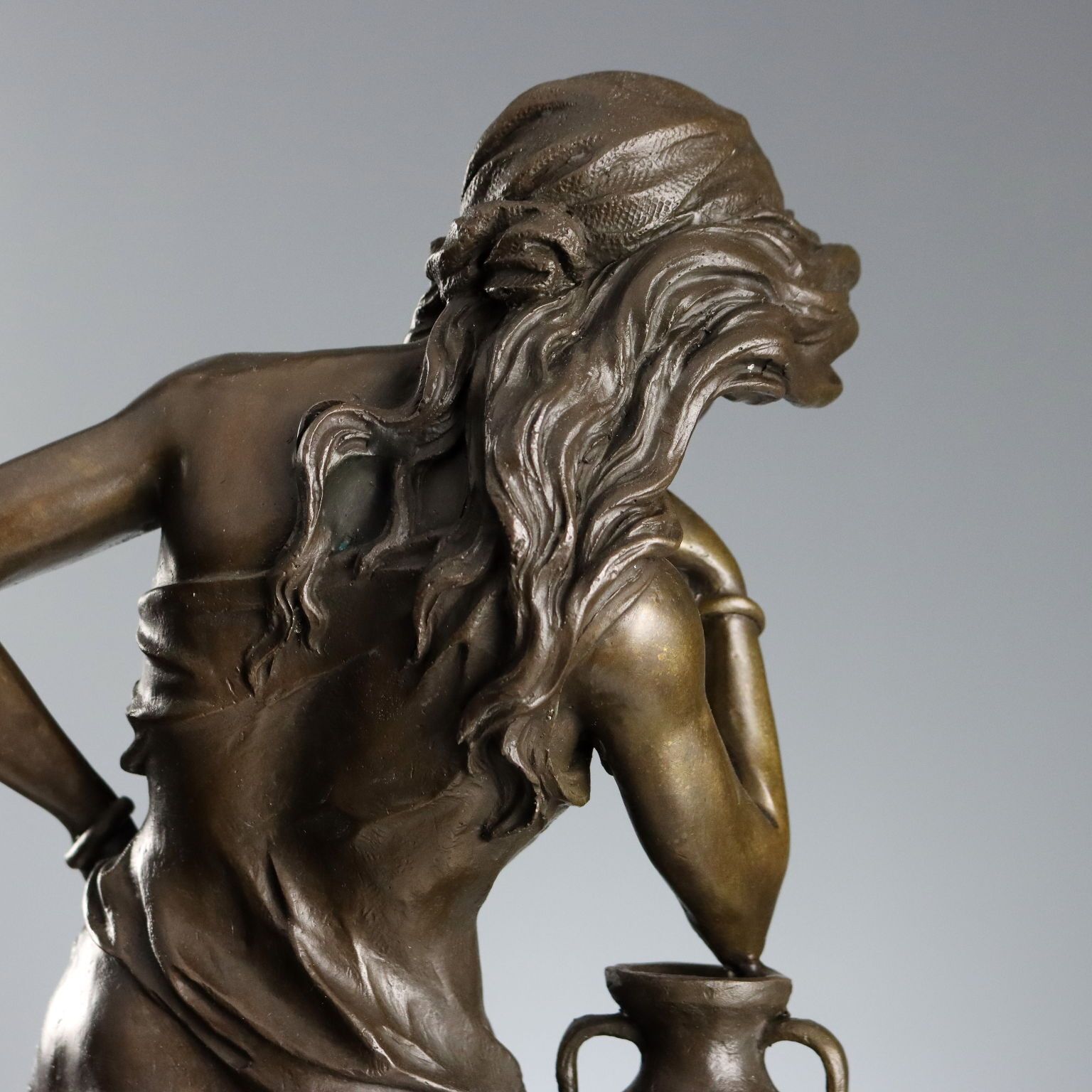 photo furniture Figure féminine d'époque en bronze, d'après le modèle de E. Picault, années 1900