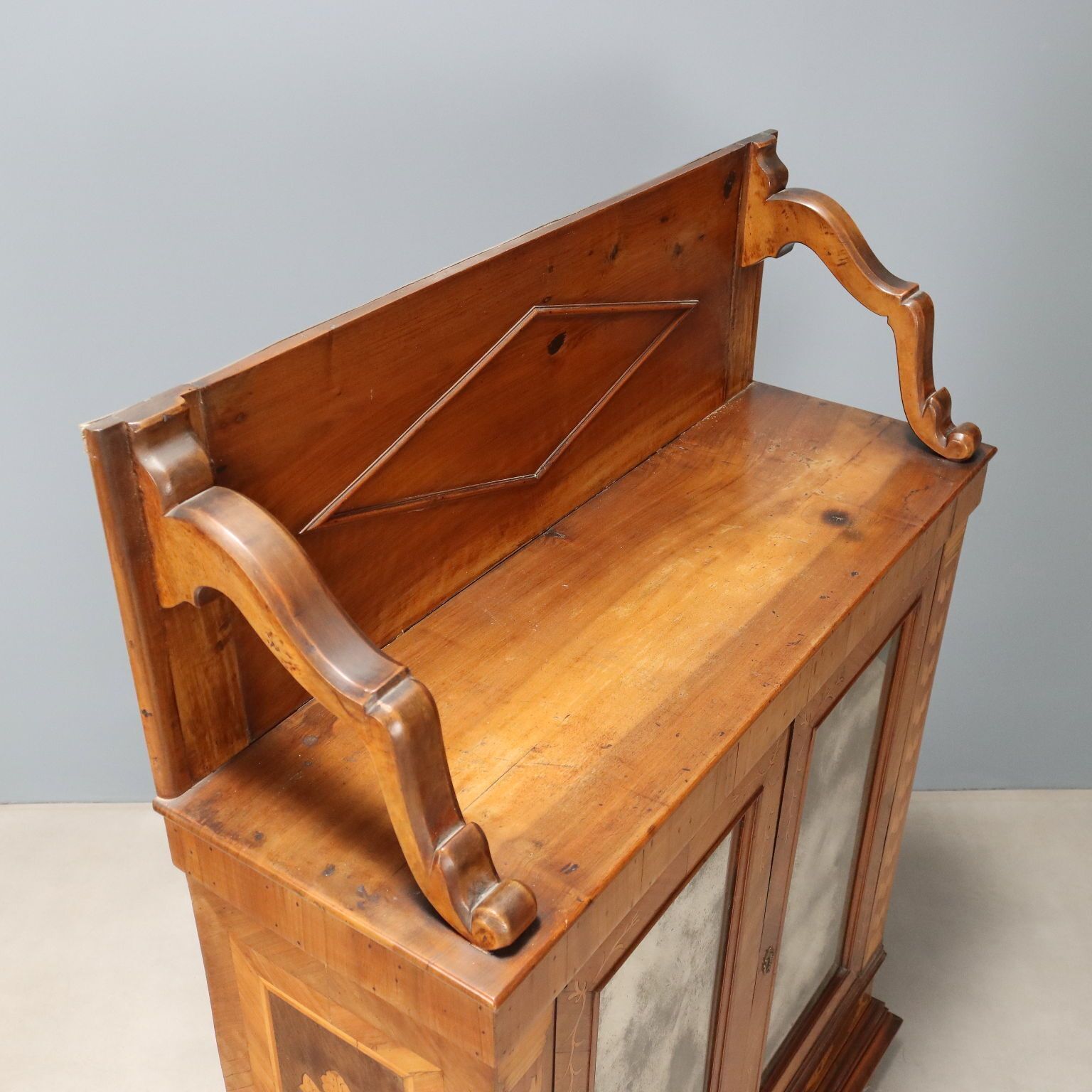 photo for sale Armoire d'époque en cerisier et érable, Italie, XIXe-XXe siècle