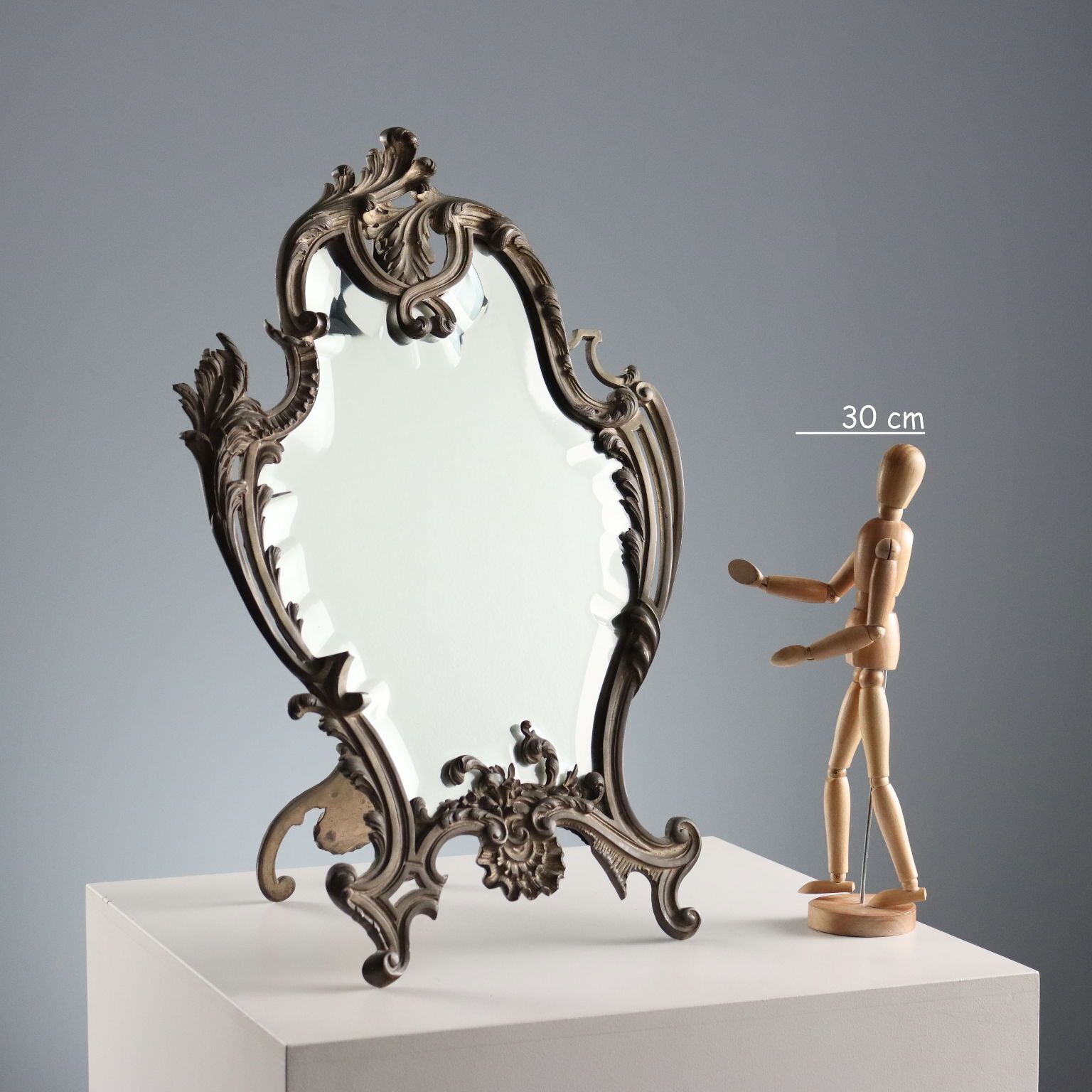 Miroir de table de style rococo en bronze, XIXe-XXe siècle photo furniture