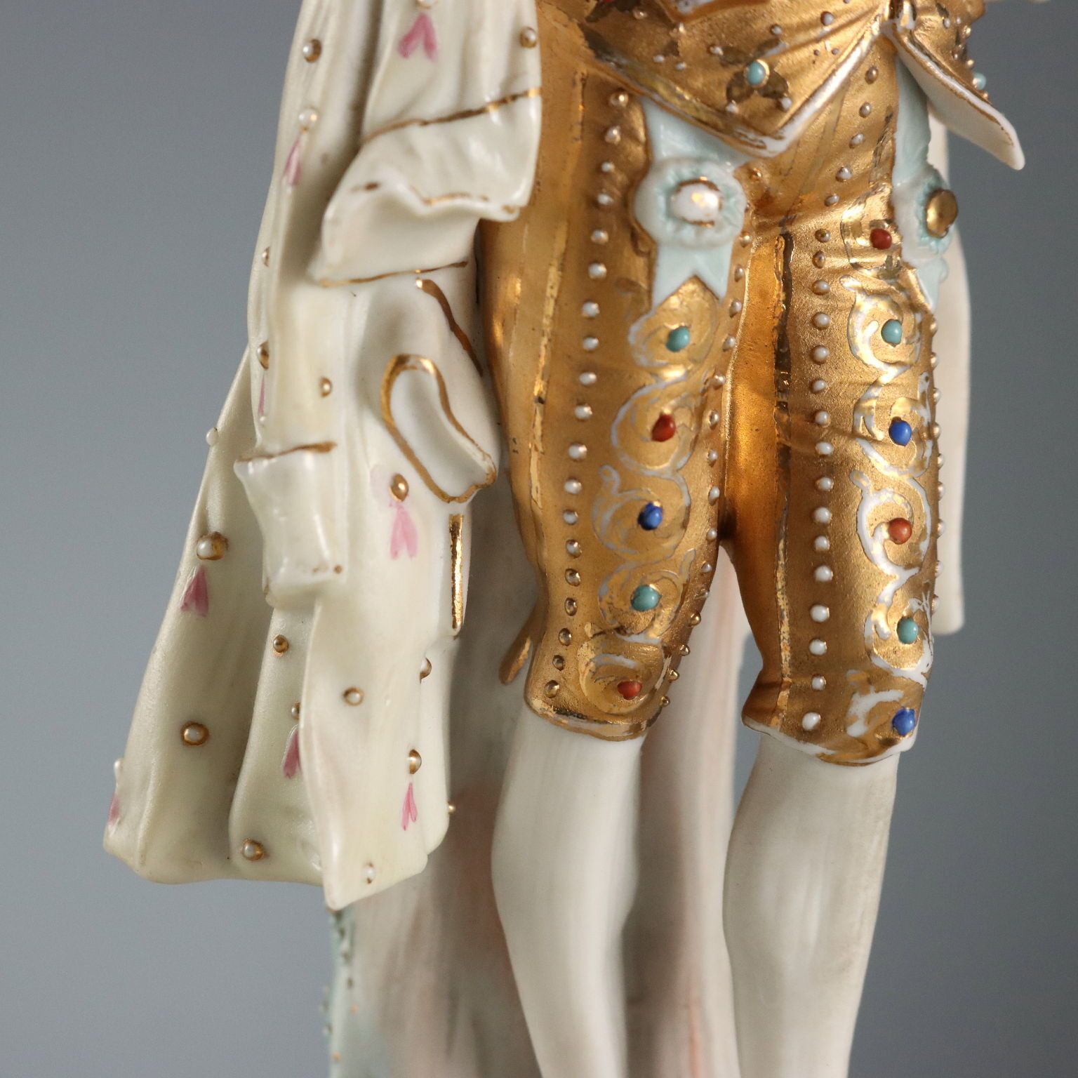 Figurine en biscuit de porcelaine d'époque, France, XIXe siècle photo vinterior