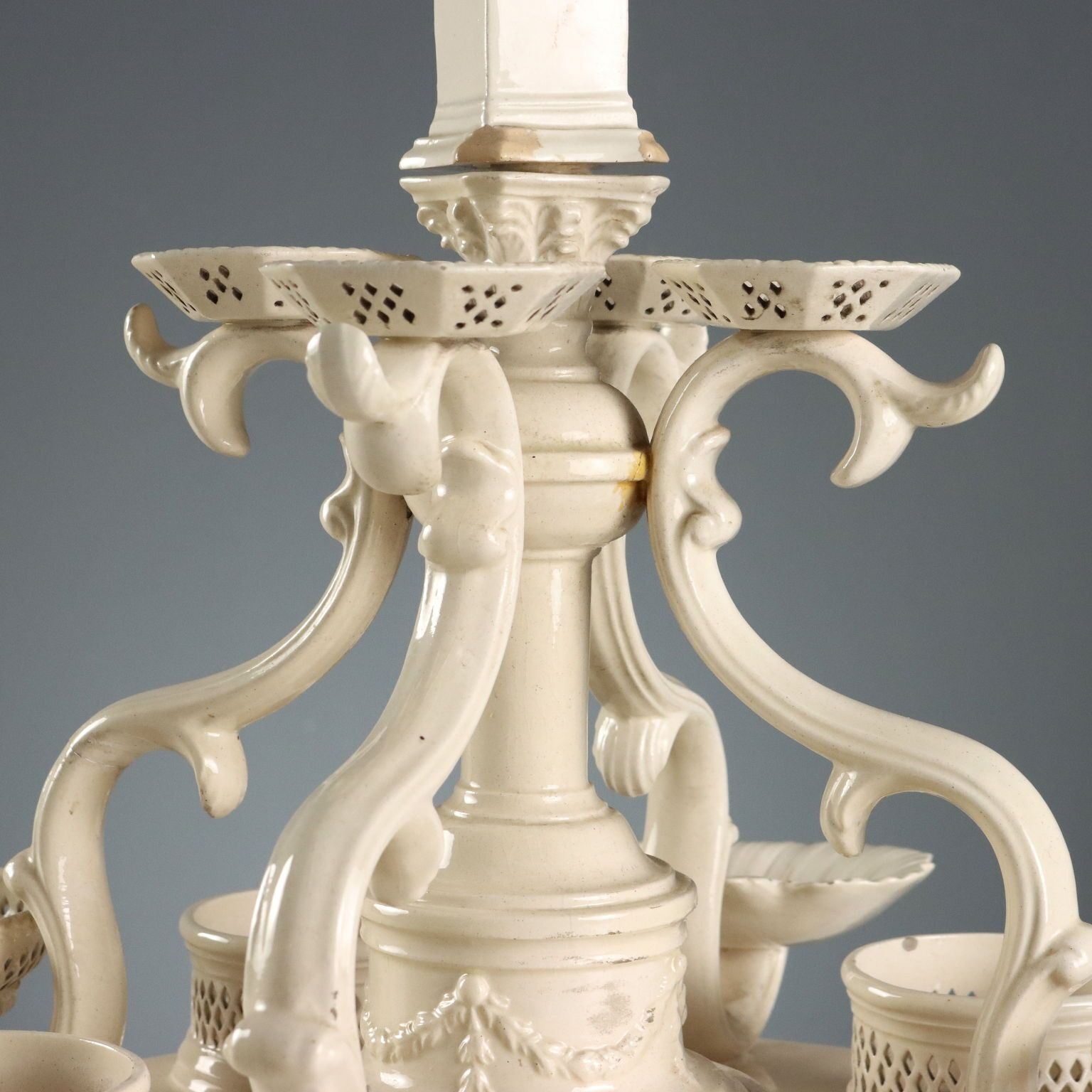 Surtout de table d'époque Plat de Ménage en faïence, Italie, XIXe siècle photo for sale