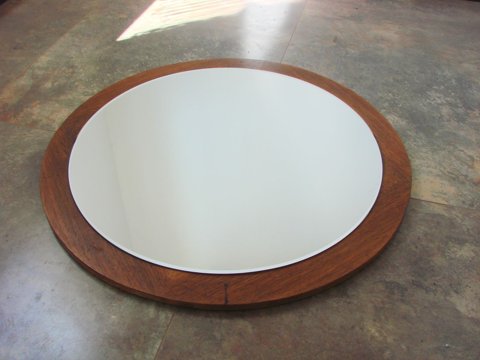 photo furniture Ronde Teakhouten Spiegel, Jaren 1970 – Vintage, Diameter 70 Cm