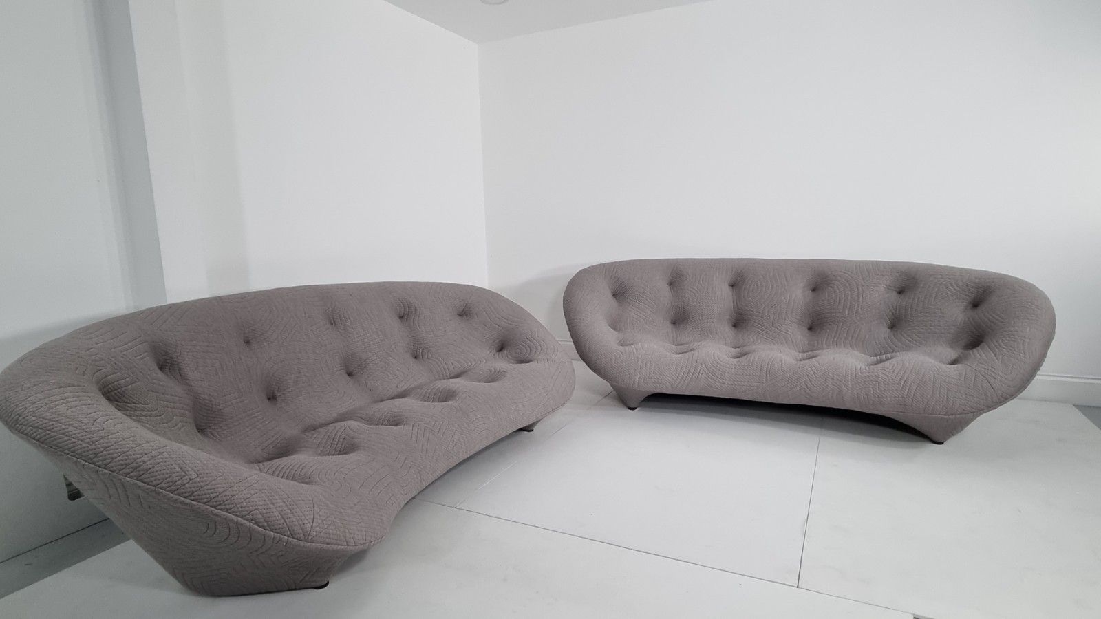 A Stunning Pair Of Ligne Roset Ploum Sofas In Appa Ulster Grey In Excellent Cond photo vinterior