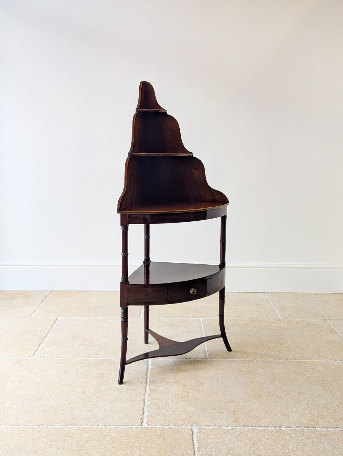 photo vinterior Antique Regency Mahogany Tiered Corner Stand C.1820