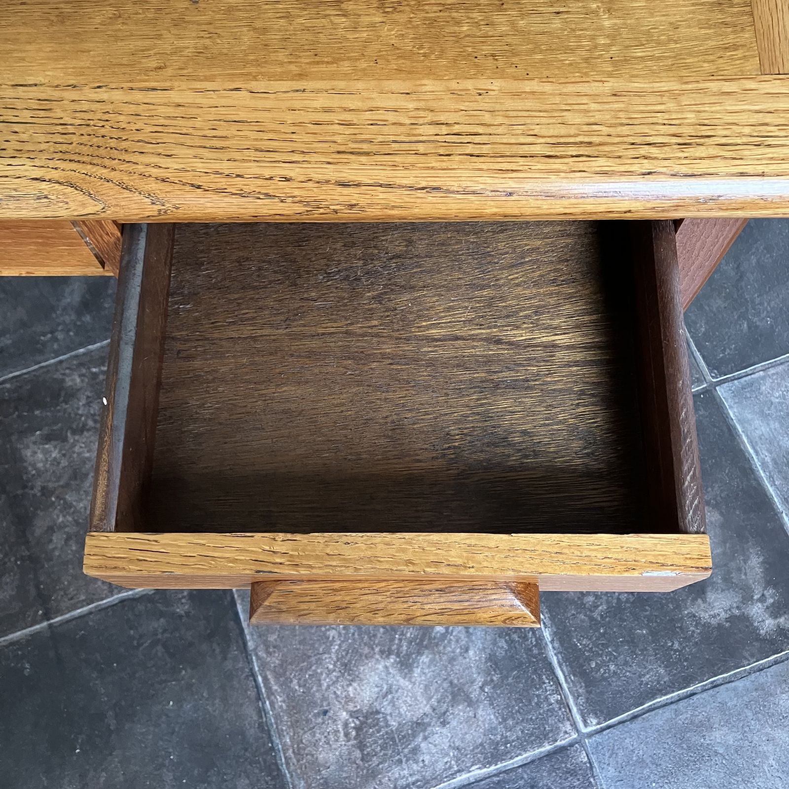 Refurbished Mid Century 1950's Oak Teacher's Desk By Abbess, Lockable photo vinterior