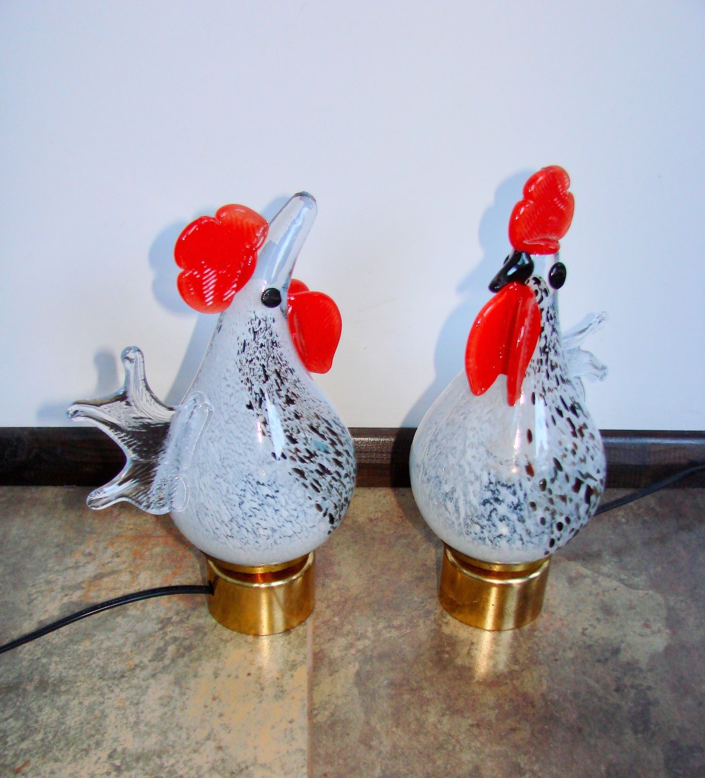 photo furniture Vintage Rooster And Hen Lamps: Artistic Glass From The 1980s