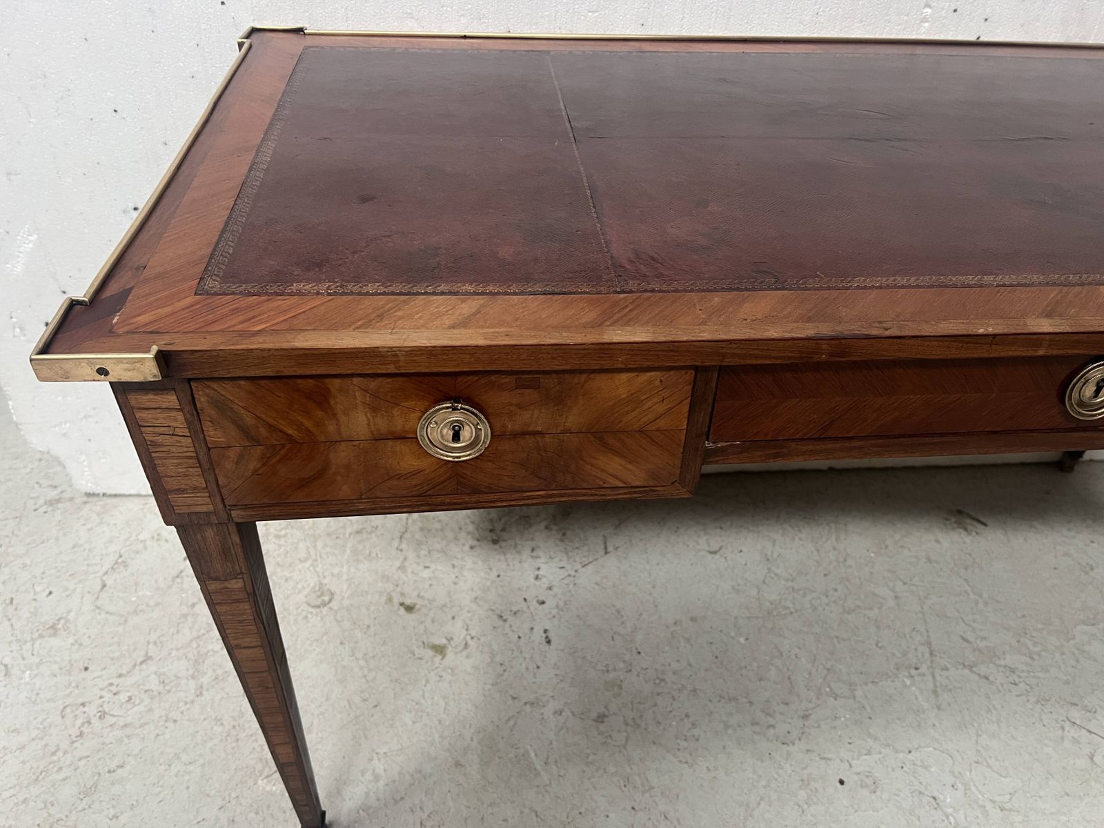 Louis XVI Flat Desk In Mahogany Veneer And Rosewood, 18th Century. photo vintage