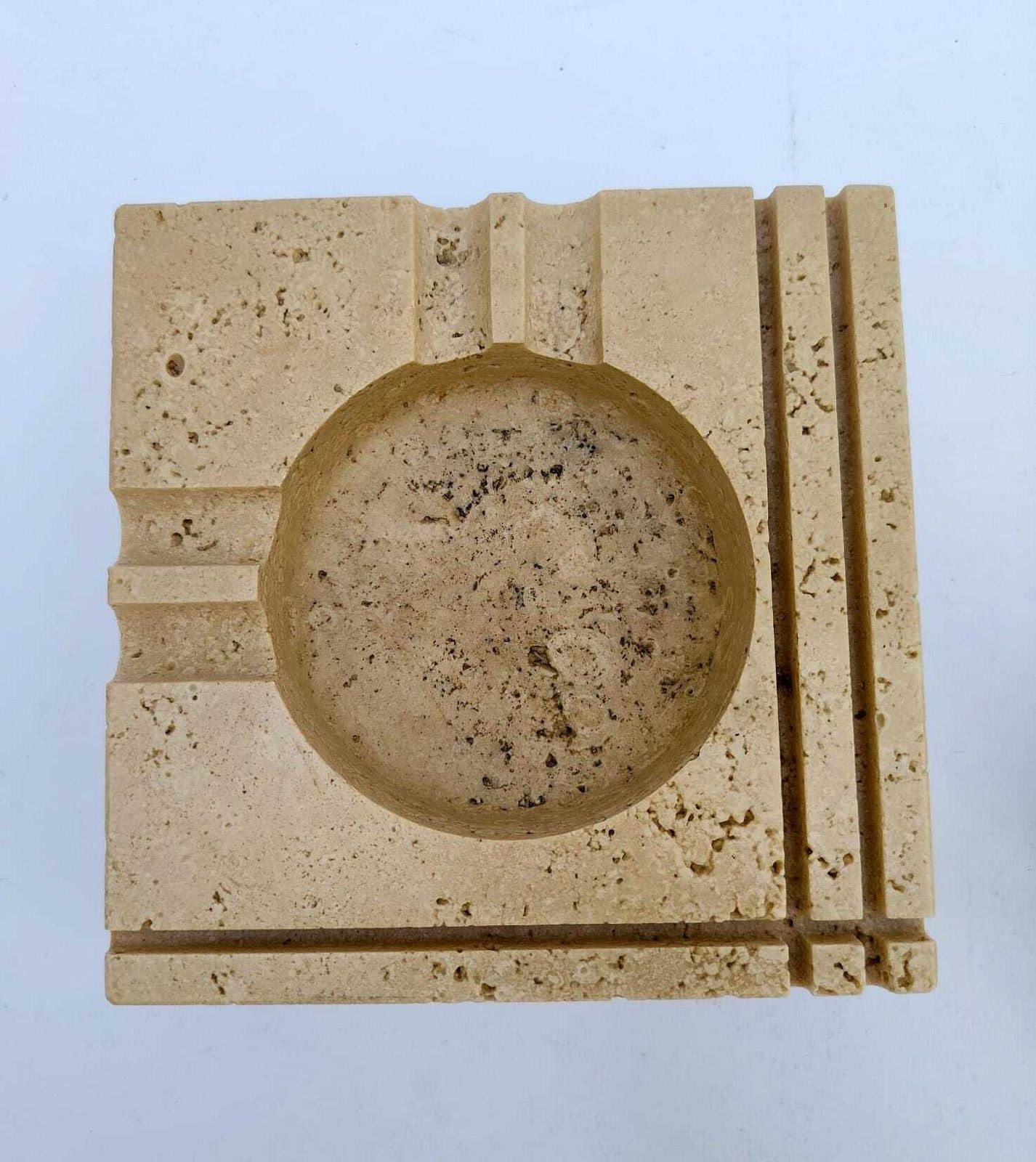 Nestore Cerri Vintage Space Age Design Travertine Marmeren Aansteker en Asbak, ca. jaren 1970. photo Woonaccessoires