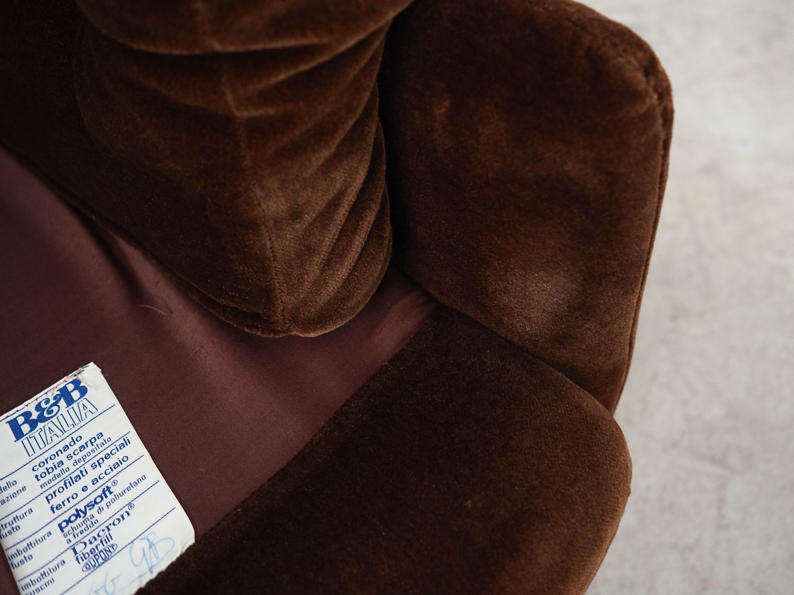 photo vinterior Bruine fauteuil Coronado, Italiaans design, jaren 1960, fabrikant: B&B Italia, ontwerper: Tobia Scarpa