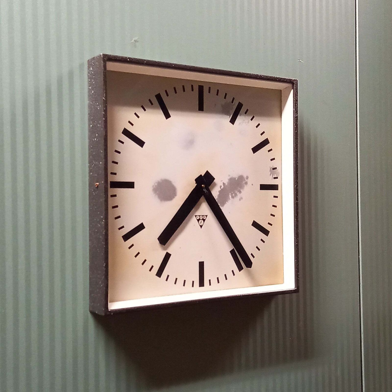Pragotron Factory Clock 41x41 Cm. photo furniture