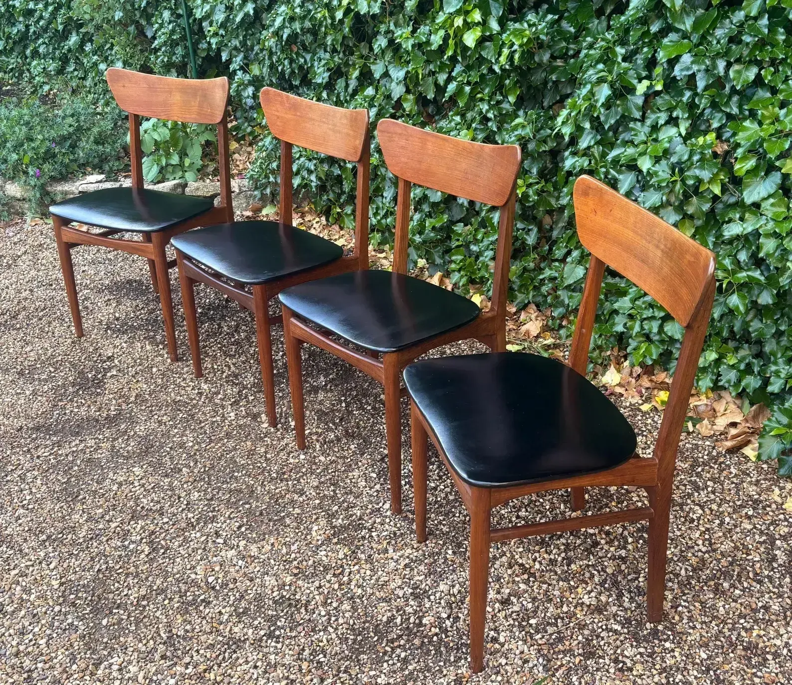 photo furniture Set Of Four Mid Century Teak Vinyl Dining Chairs
