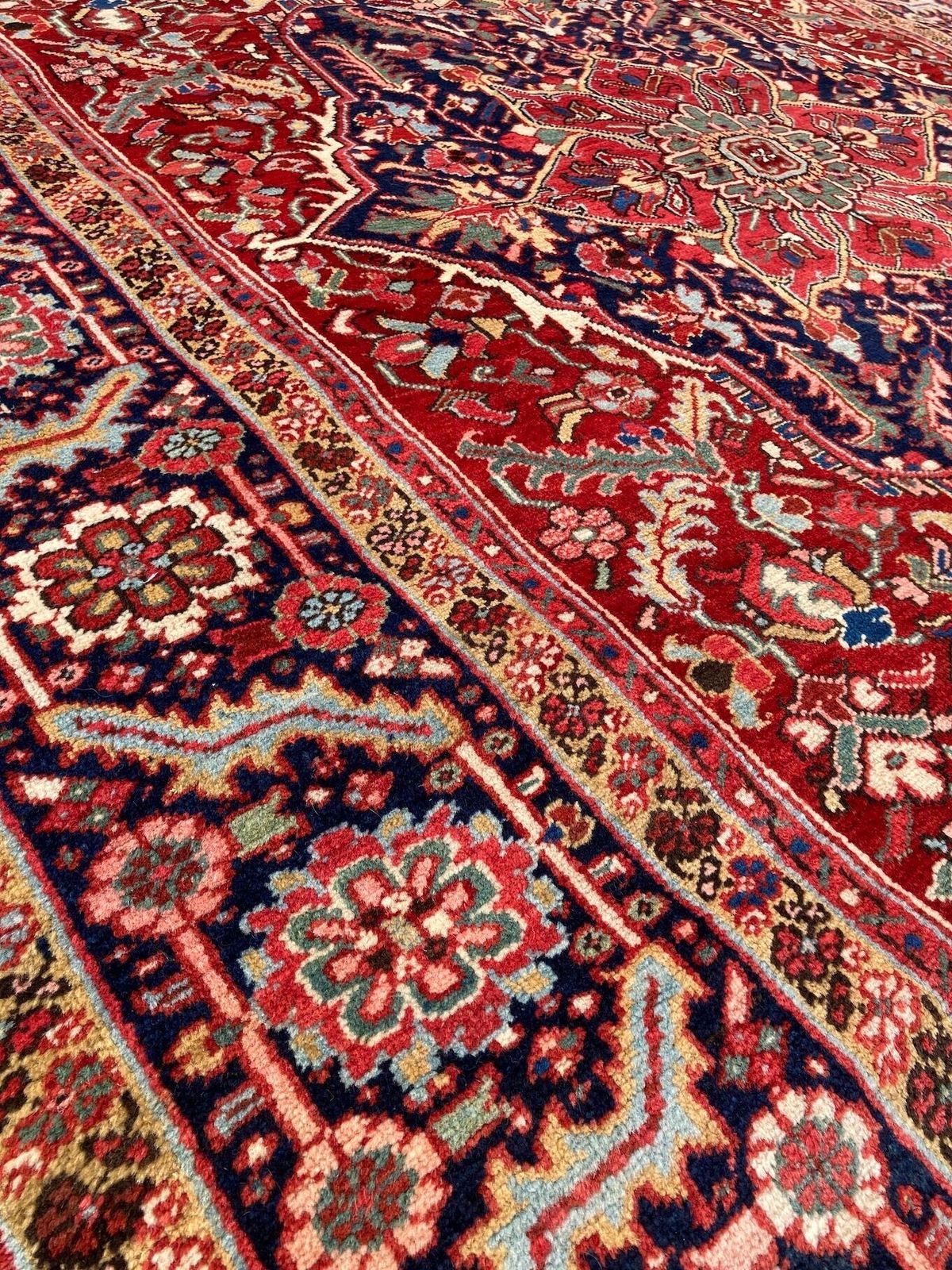 photo buy Antiek Heriz tapijt 3,58 m x 2,27 m