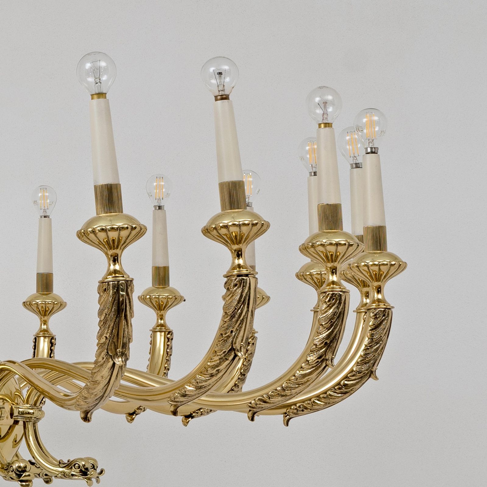 Italian Neoclassical Style 20 Light Brass Chandelier, 1950s photo vintage